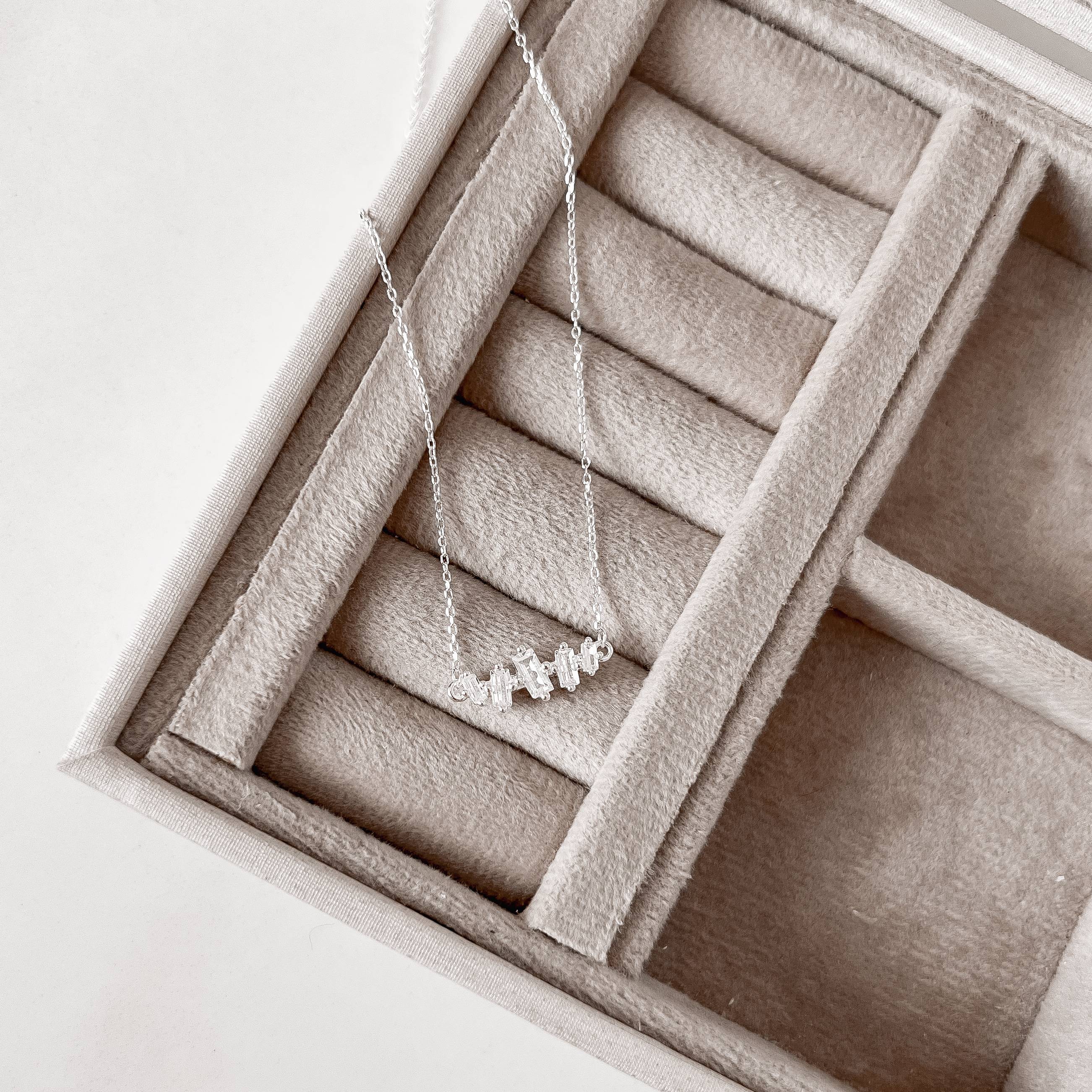 Imagem Colar entremeio zircônias retangulares 16mm 40+5cm