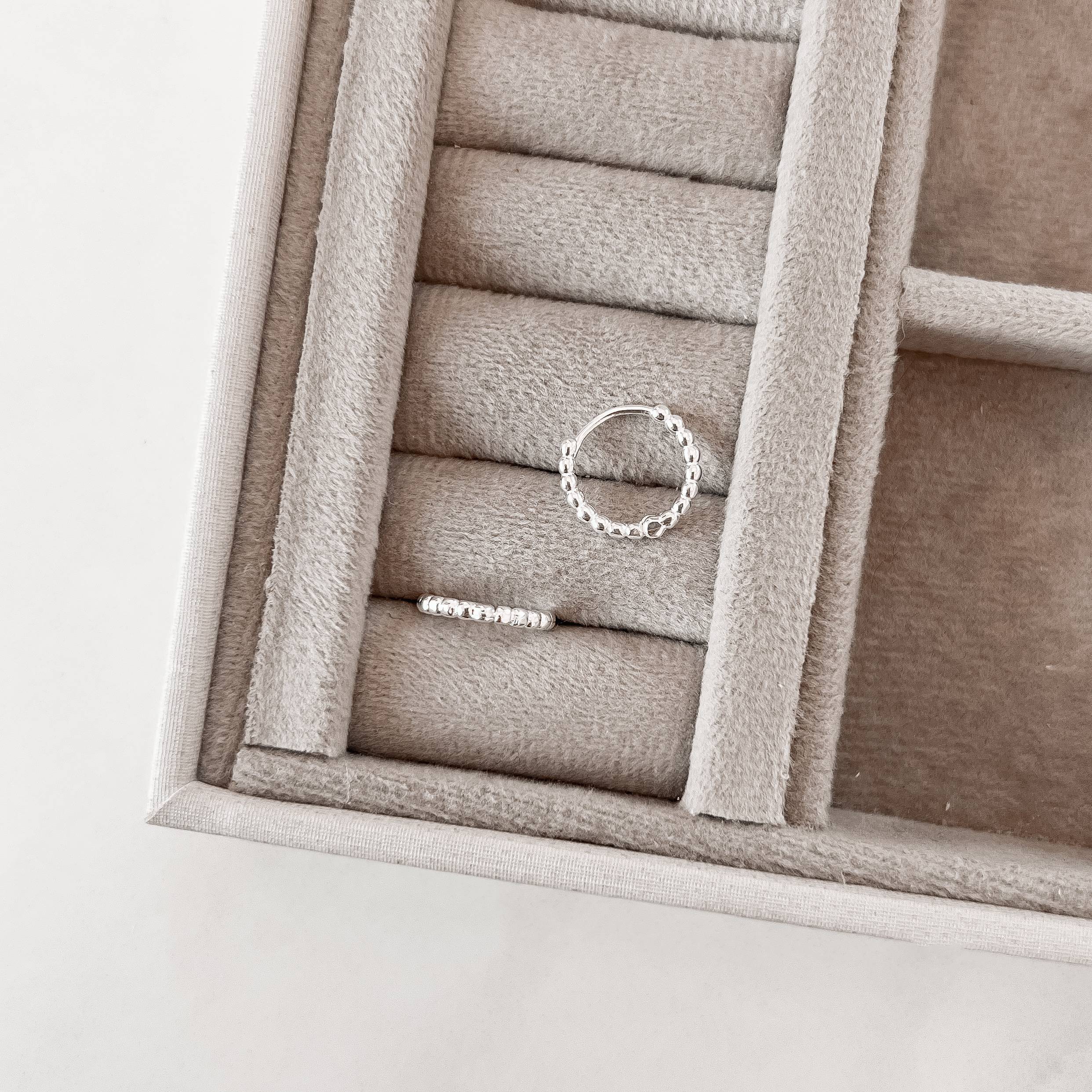 Imagem Secundária Argola click fio bolinhas 13mm