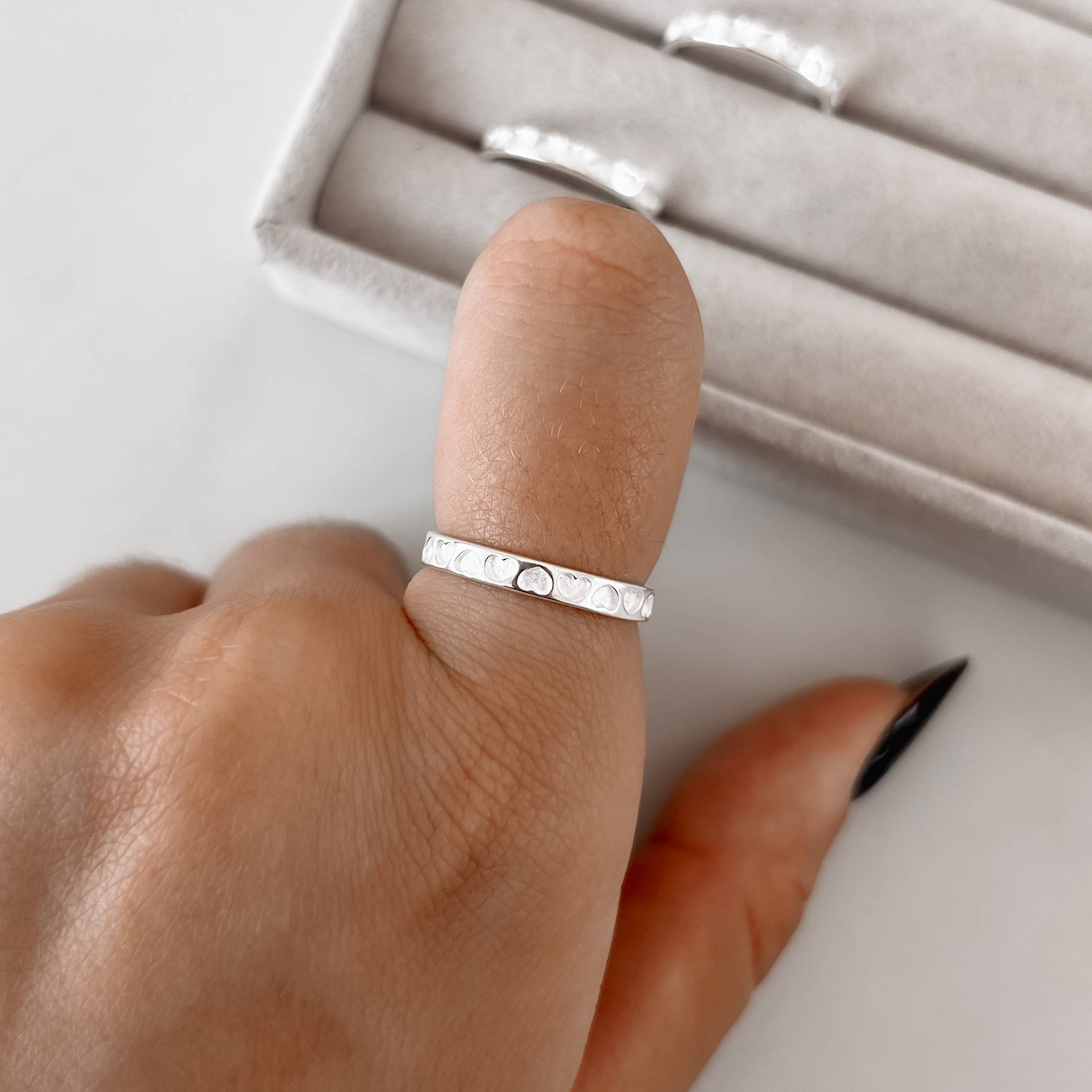 Imagem Secundária Anel aliança com corações