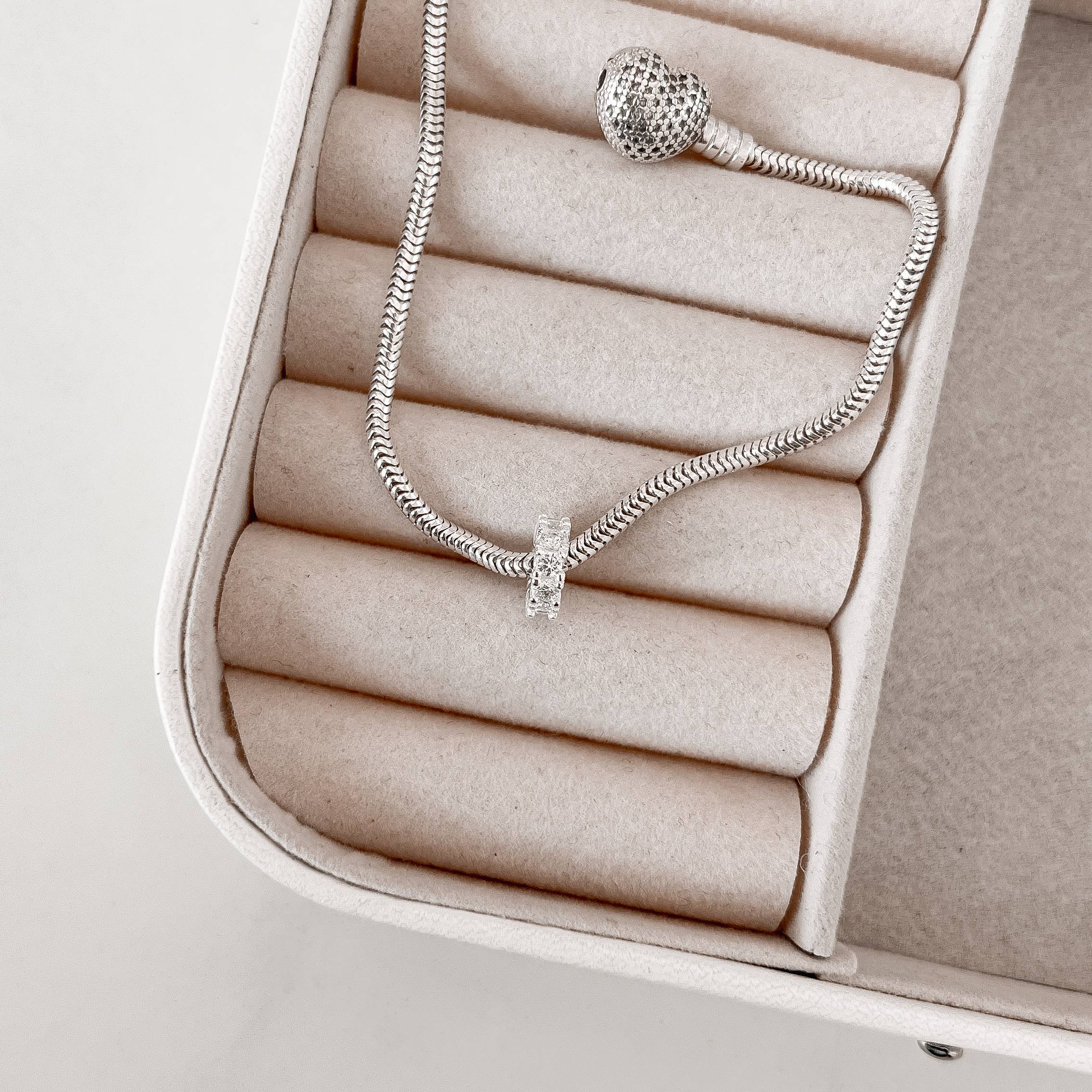 Berloque separador cravejado 10mm