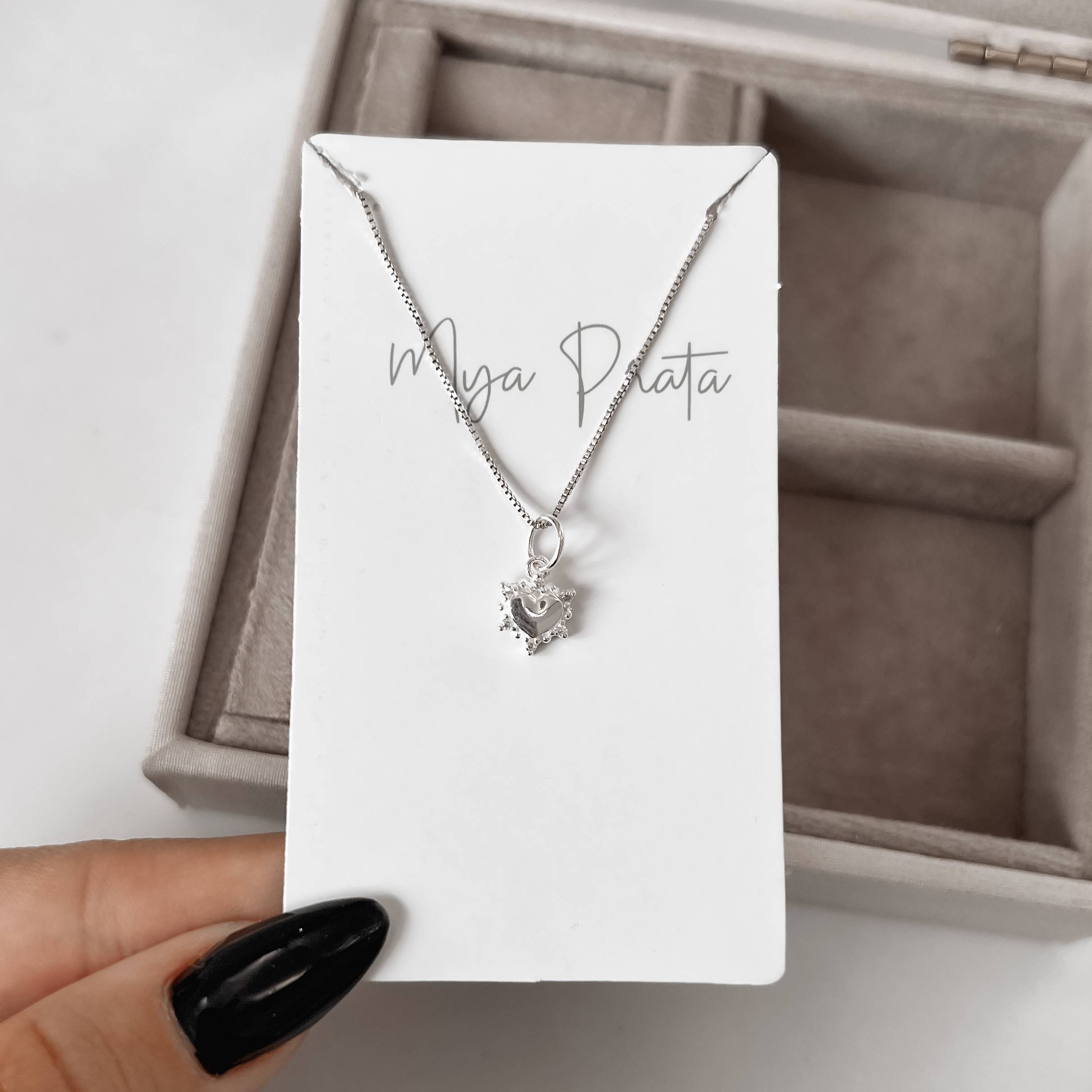 Imagem Colar pingente coração detalhe zircônias 8mm 40cm