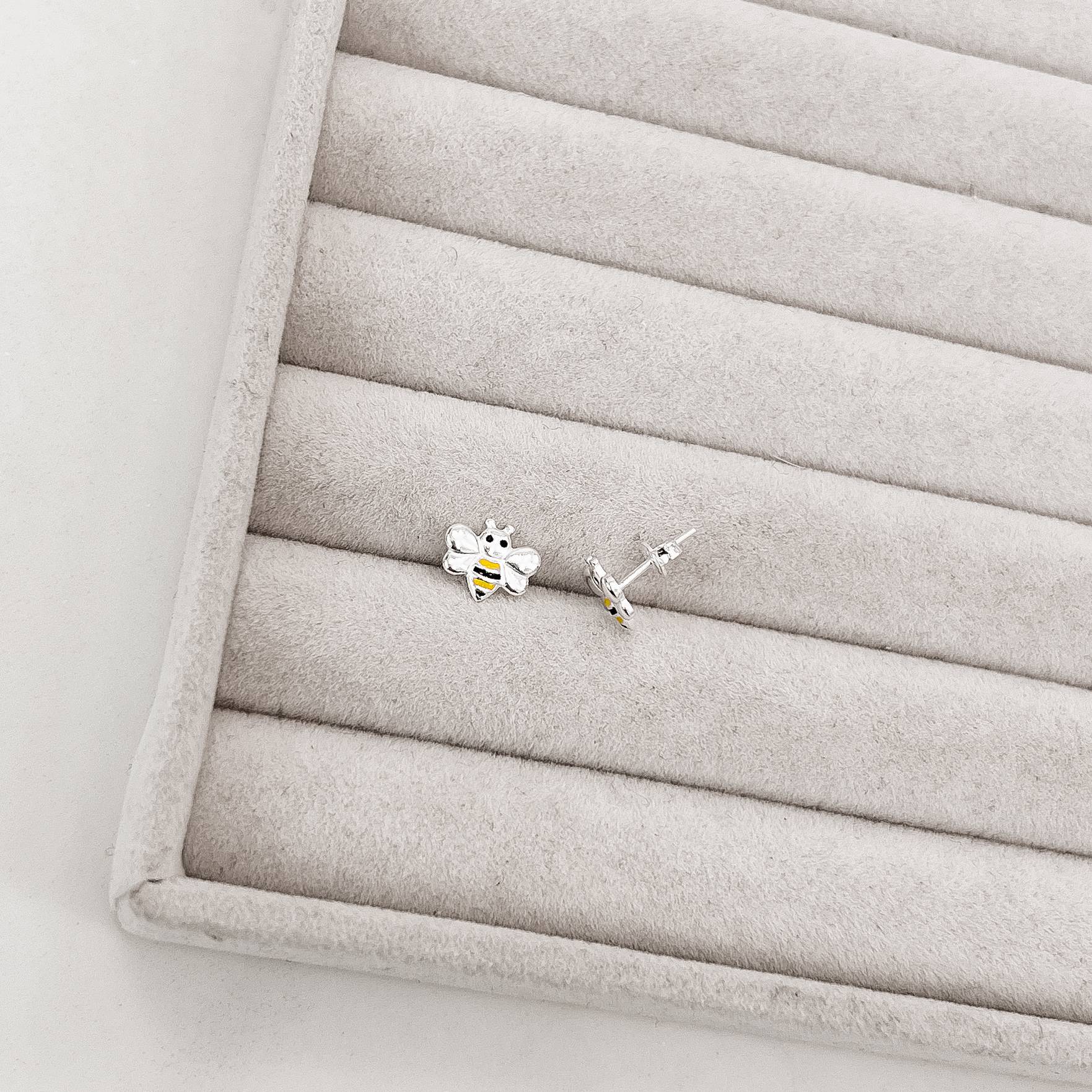 Imagem Brinco infantil abelha resina 9mm tarraxa comum