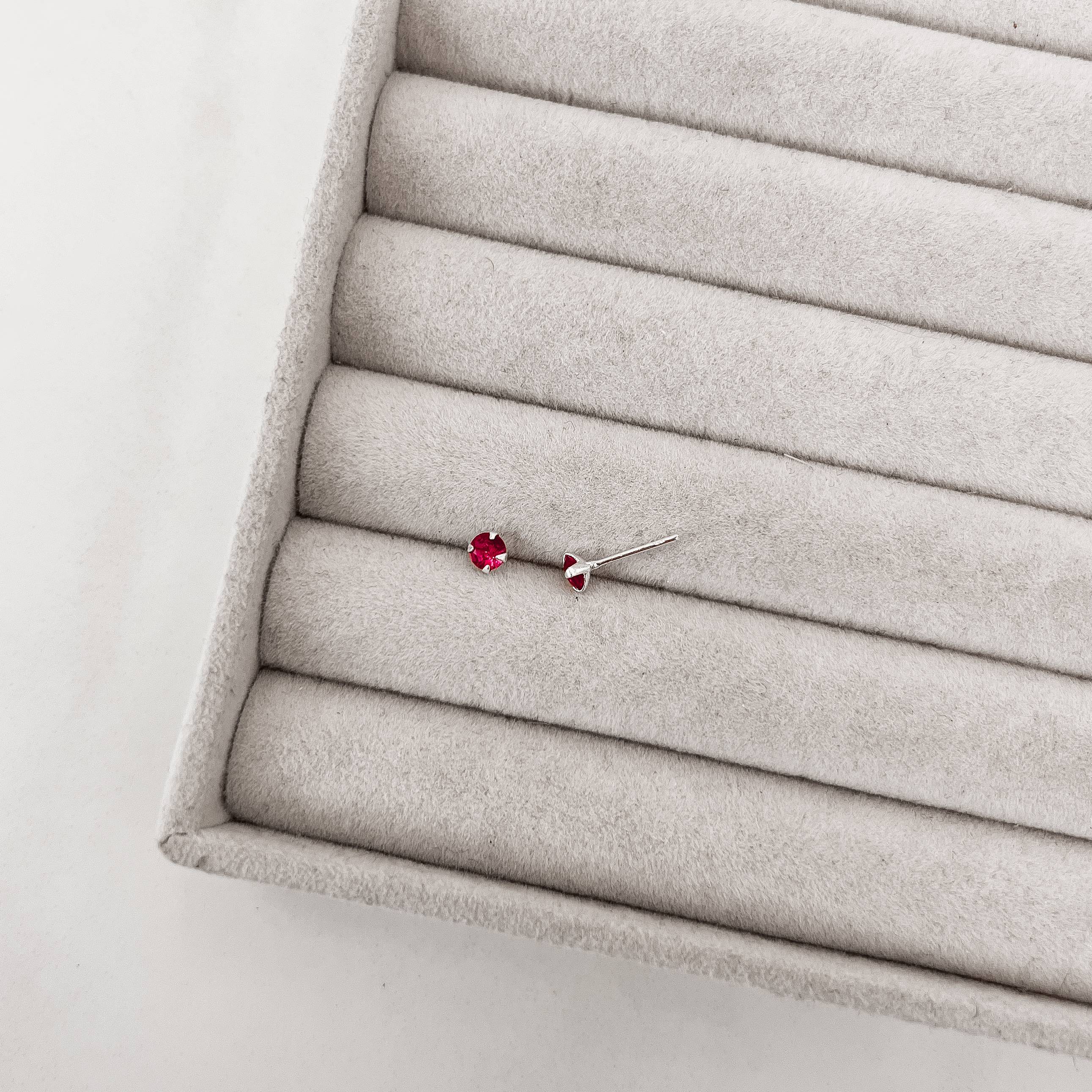 Imagem Brinco zircônia redonda cereja 4mm