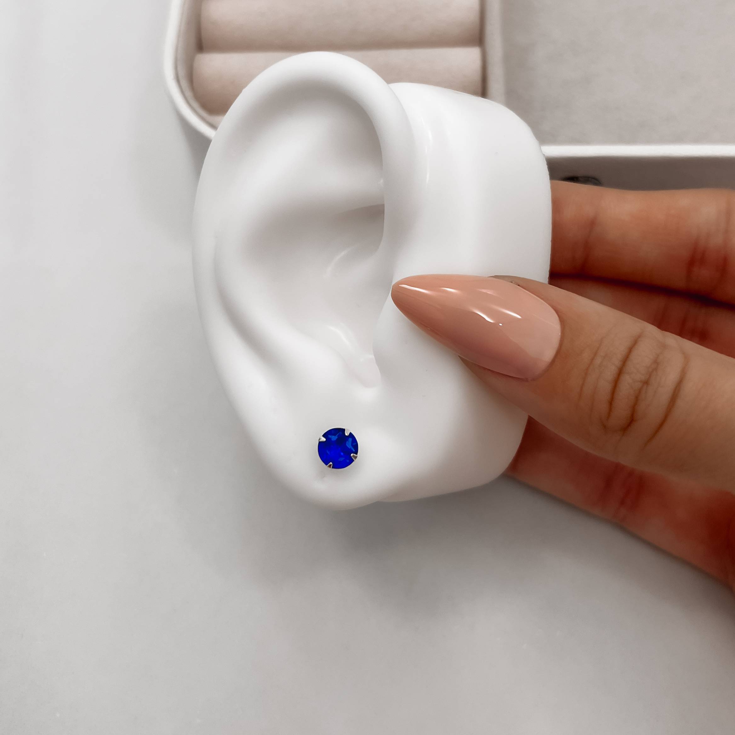 Imagem Brinco zircônia redonda azul bic 6mm