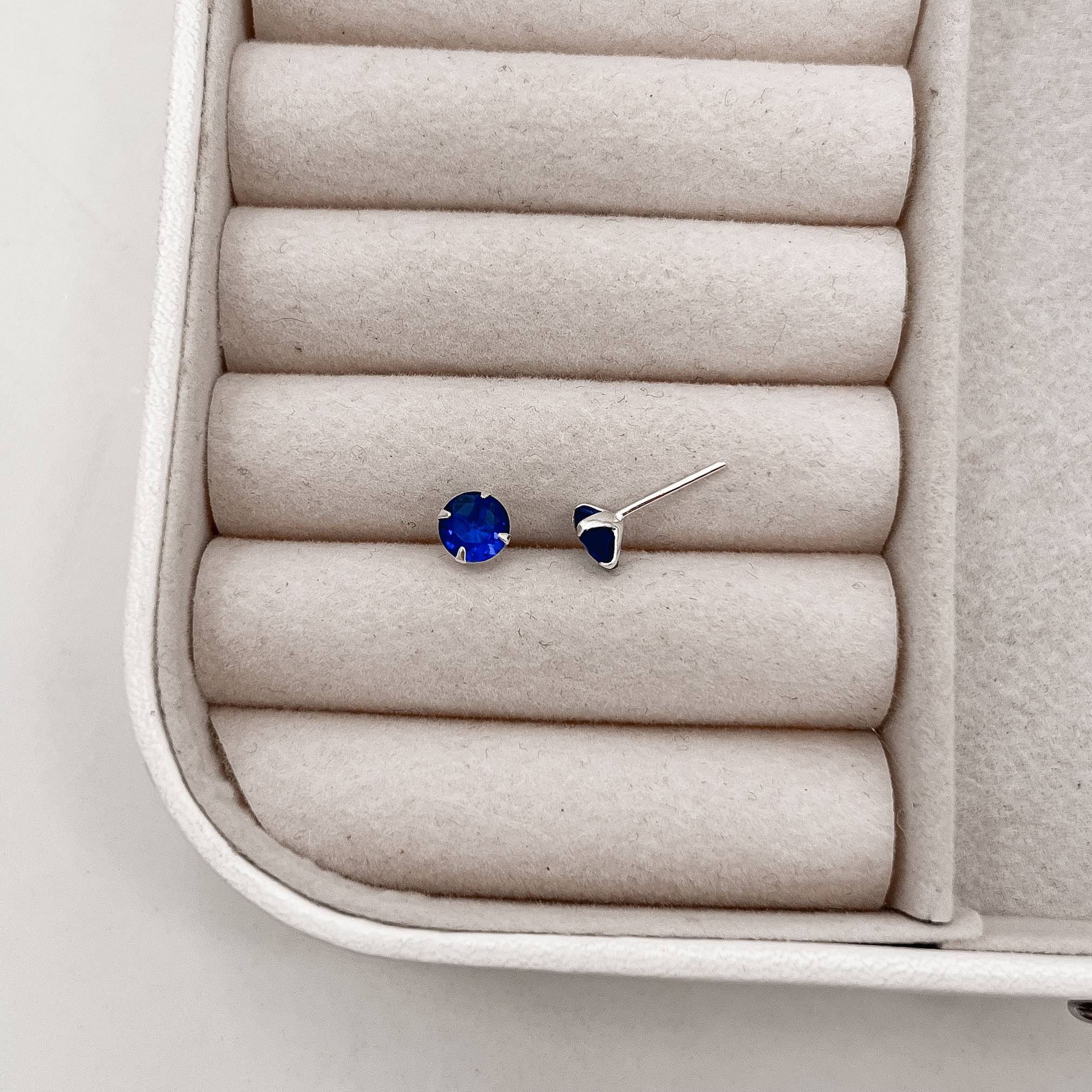 Imagem Secundária Brinco zircônia redonda azul bic 6mm