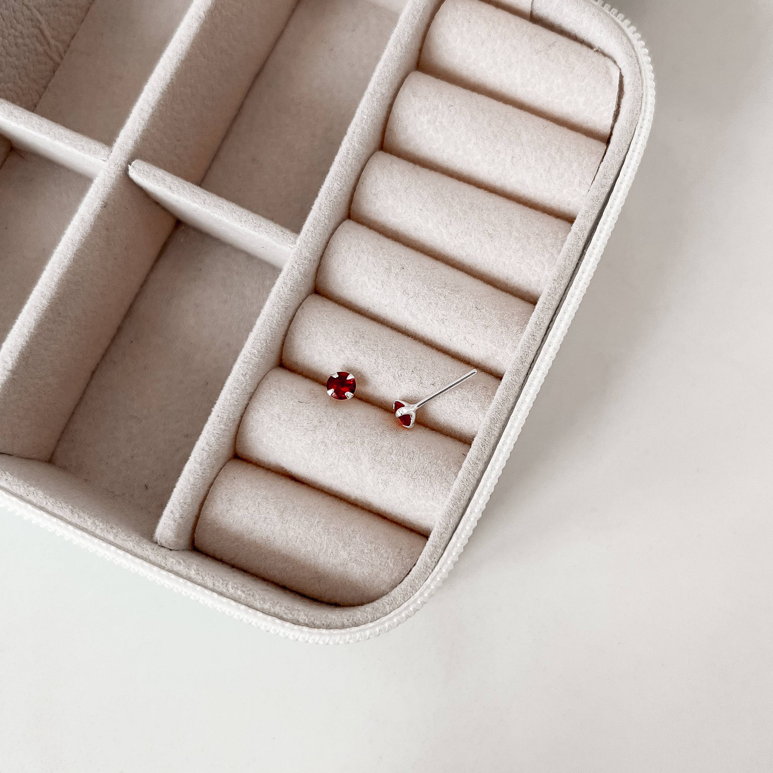 Imagem Secundária Brinco zircônia redonda vermelha 4mm