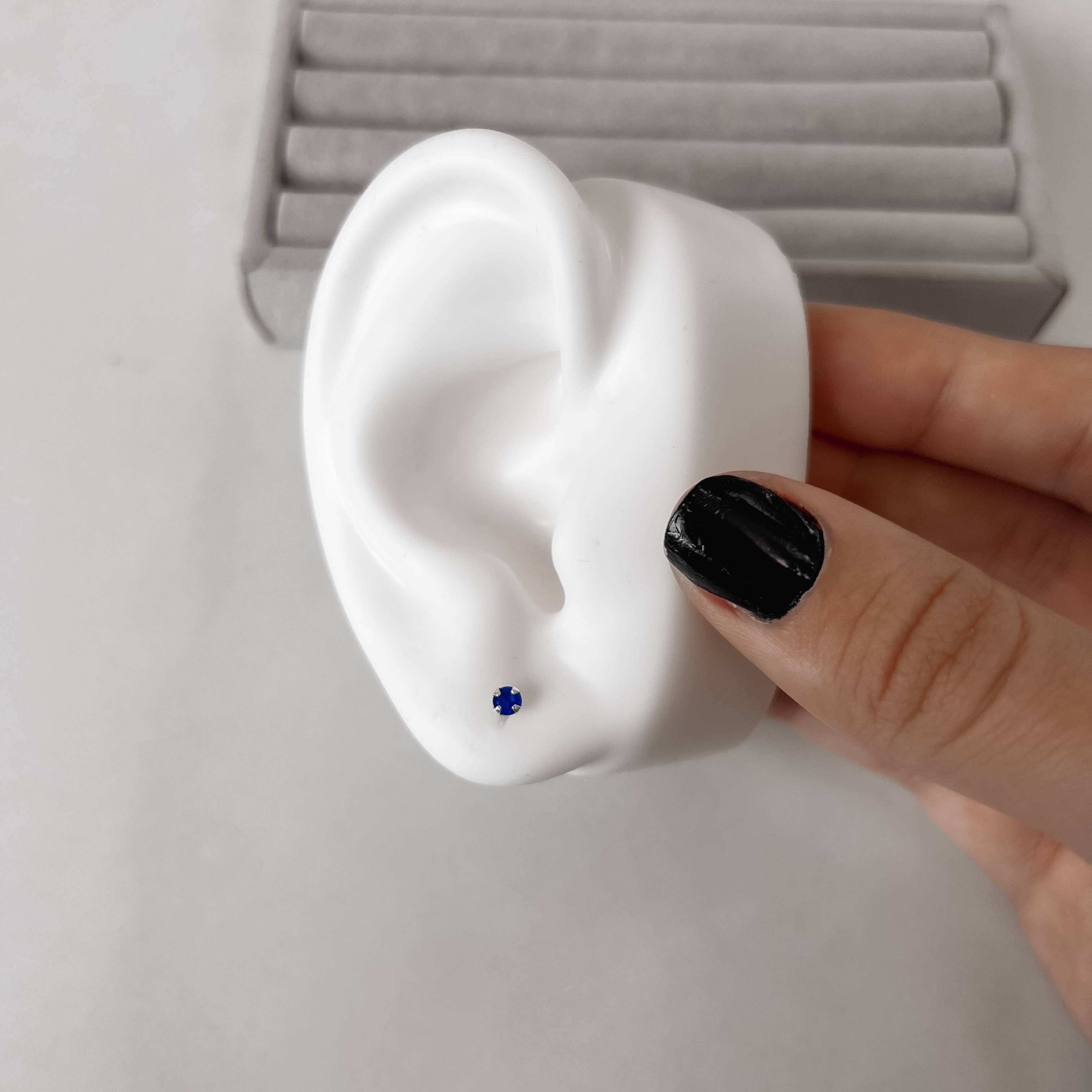 Imagem Brinco zircônia redonda azul bic 3mm