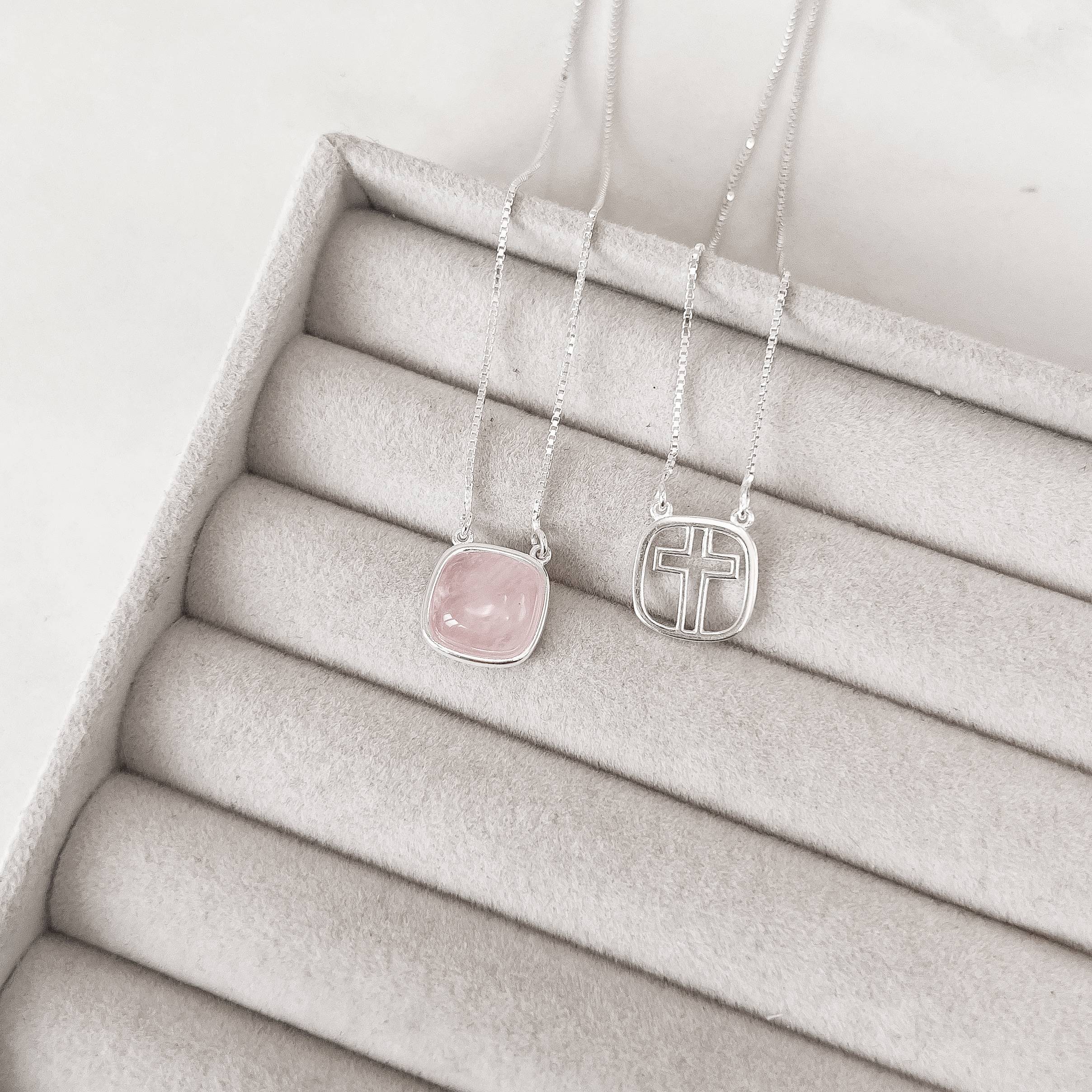 Escapulário cruz e pedra quartzo rosa v15 60cm