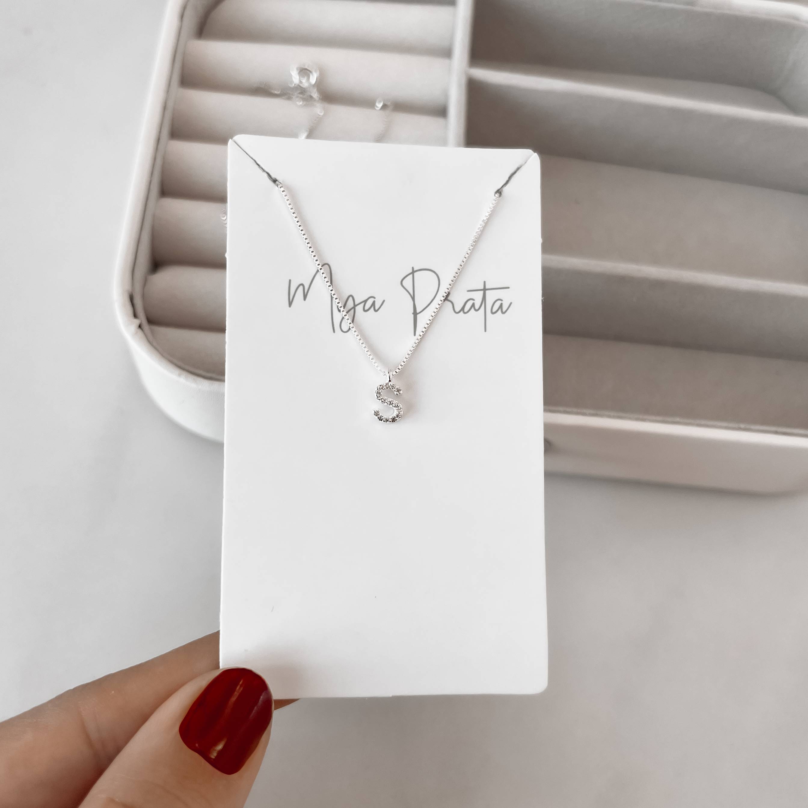 Colar pingente letra S cravejada 6mm 40cm