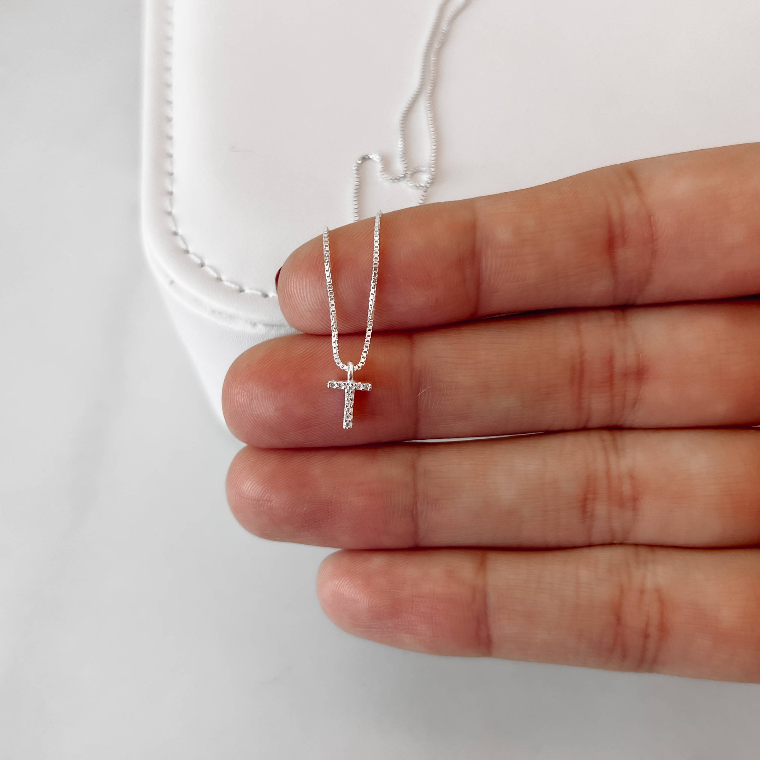 Imagem Colar pingente letra T cravejada 6mm 40cm