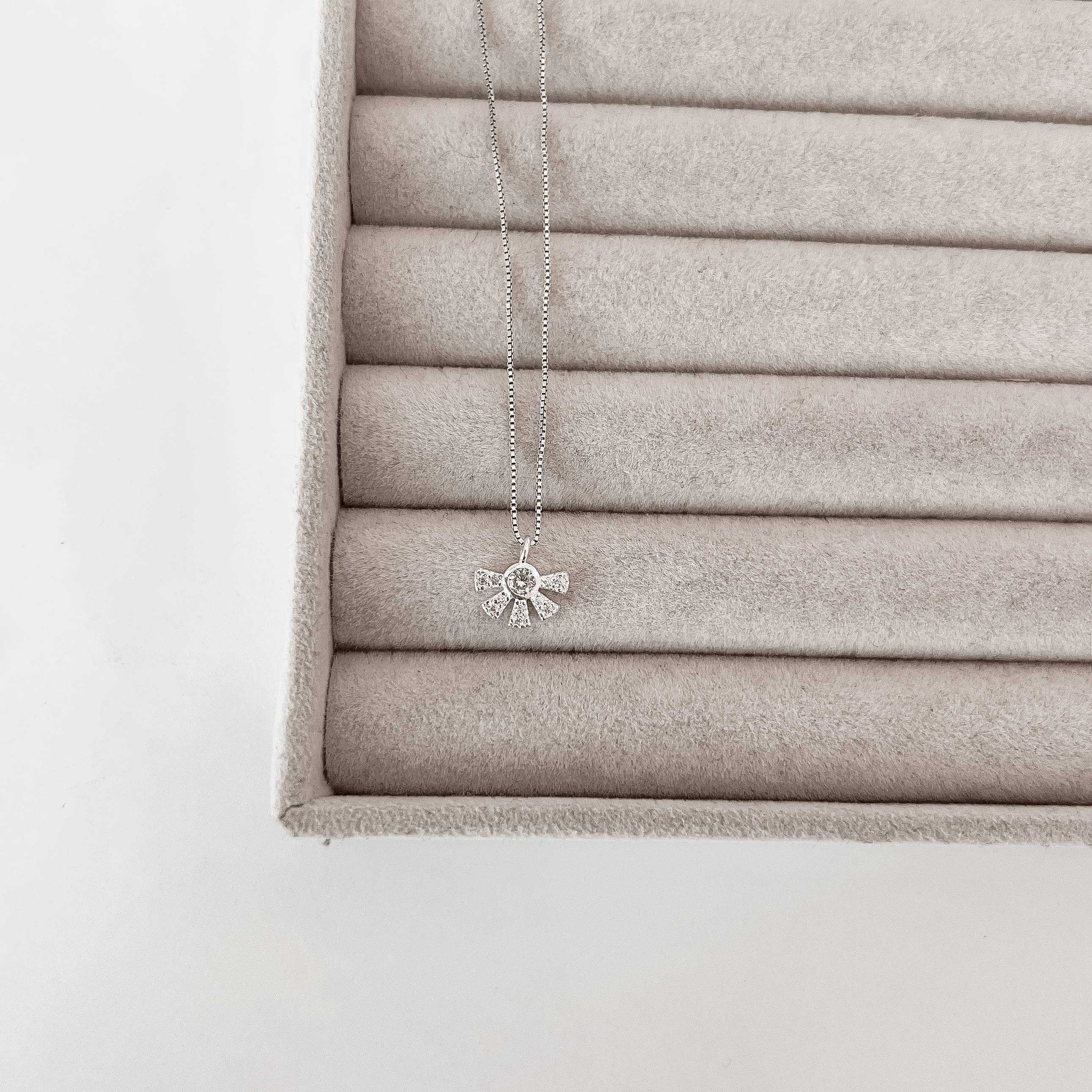 Colar pingente flor toda cravejada 11mm 45cm