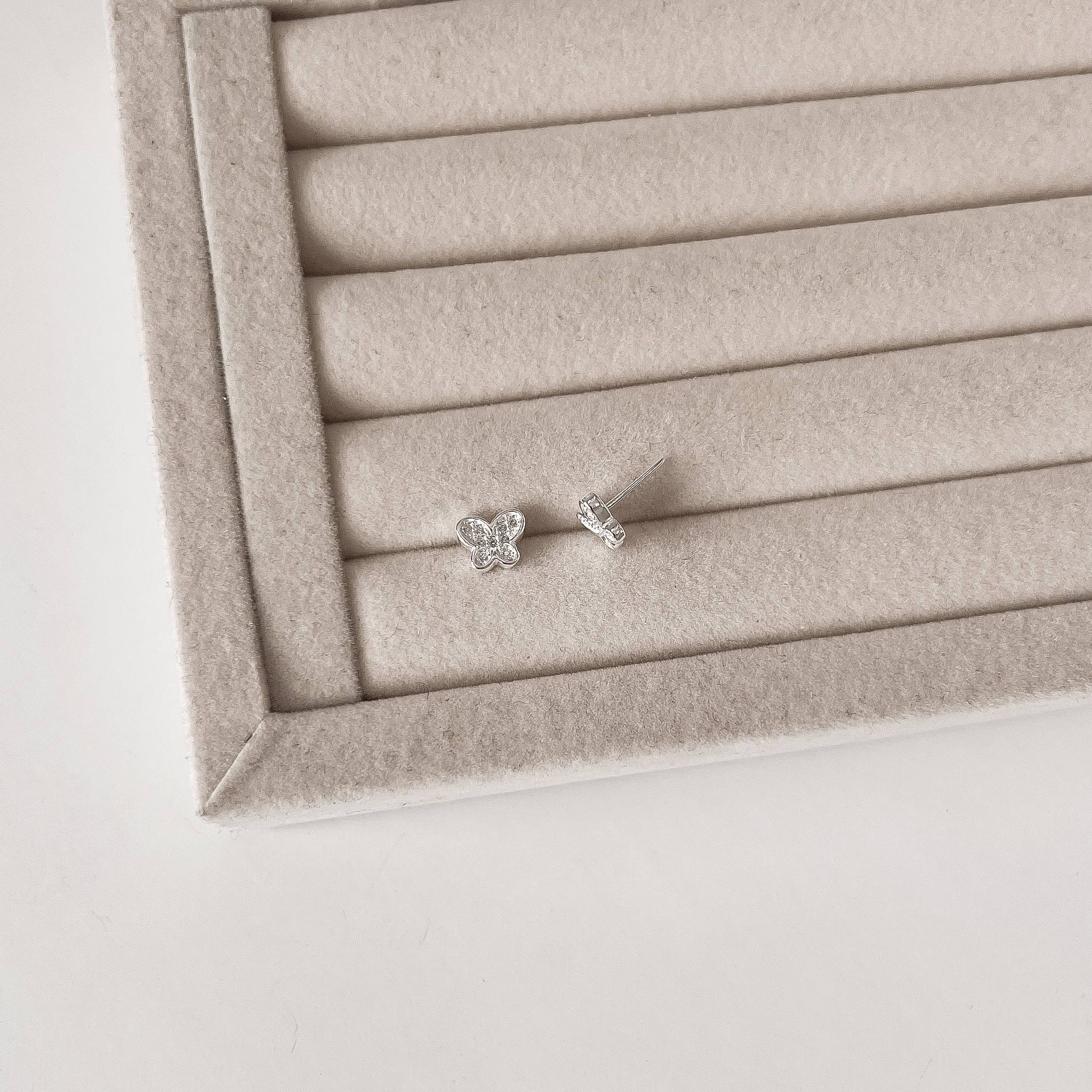 Imagem Brinco borboleta cravejada 8mm