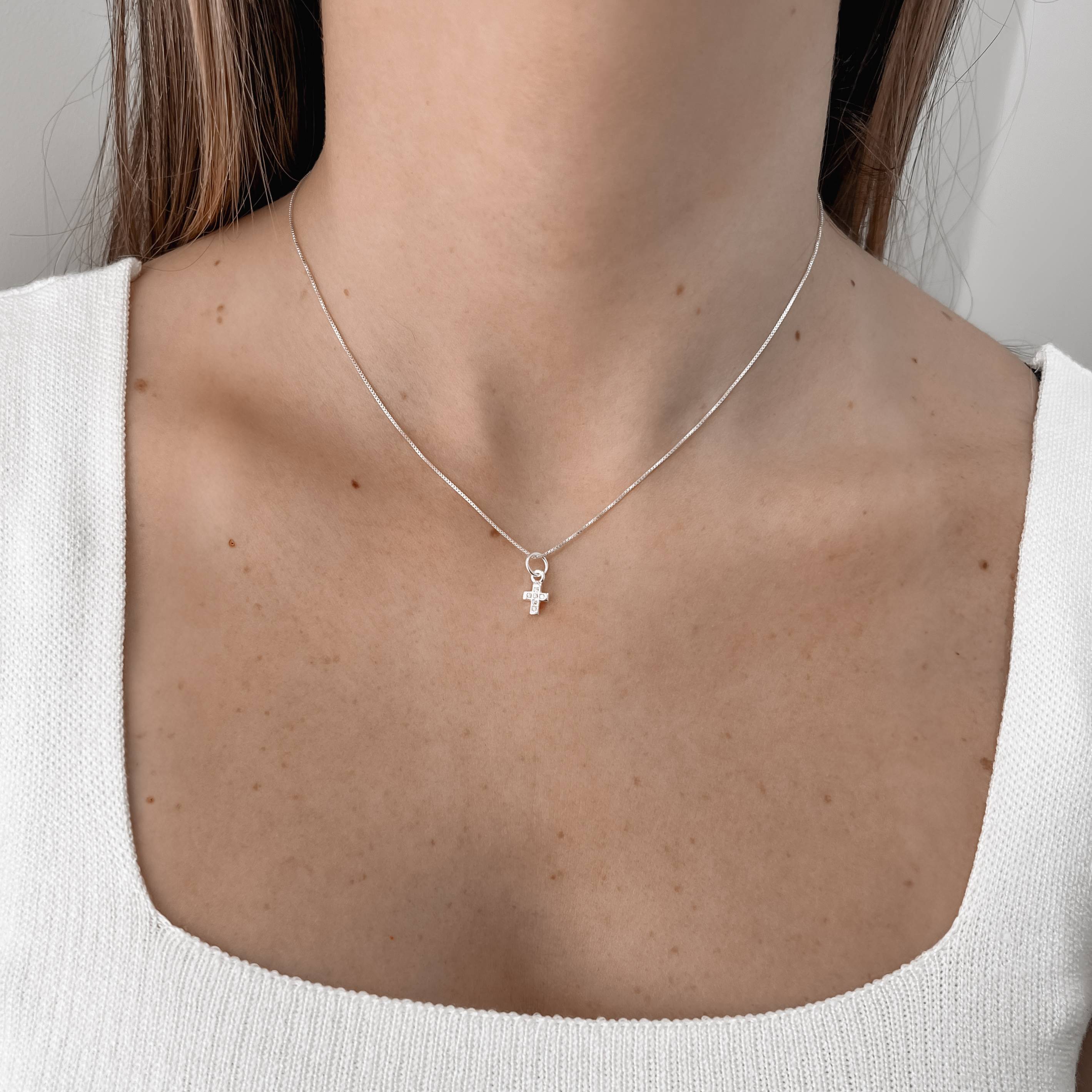 Imagem Secundária Colar pingente cruz cravejada 7mm 40cm