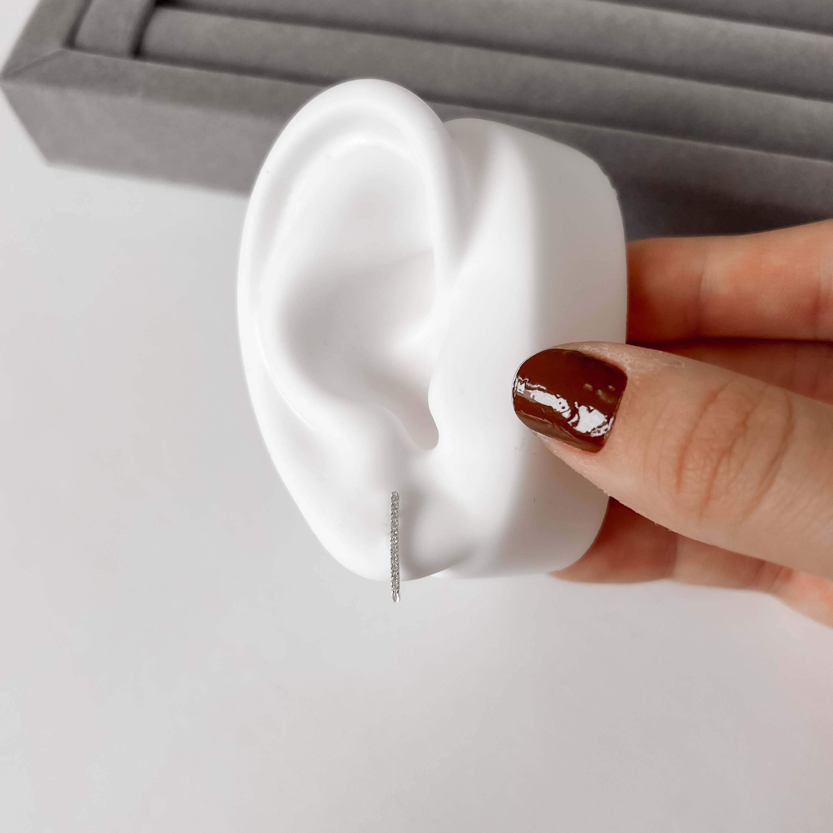 Imagem Secundária Brinco palito curvado cravejado 14mm