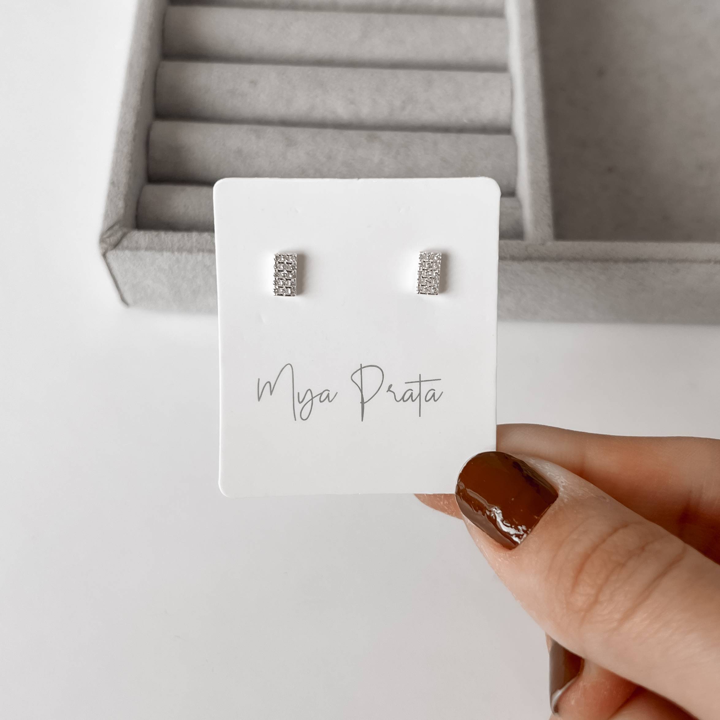 Imagem Secundária Brinco retângulo cravejado 6mm