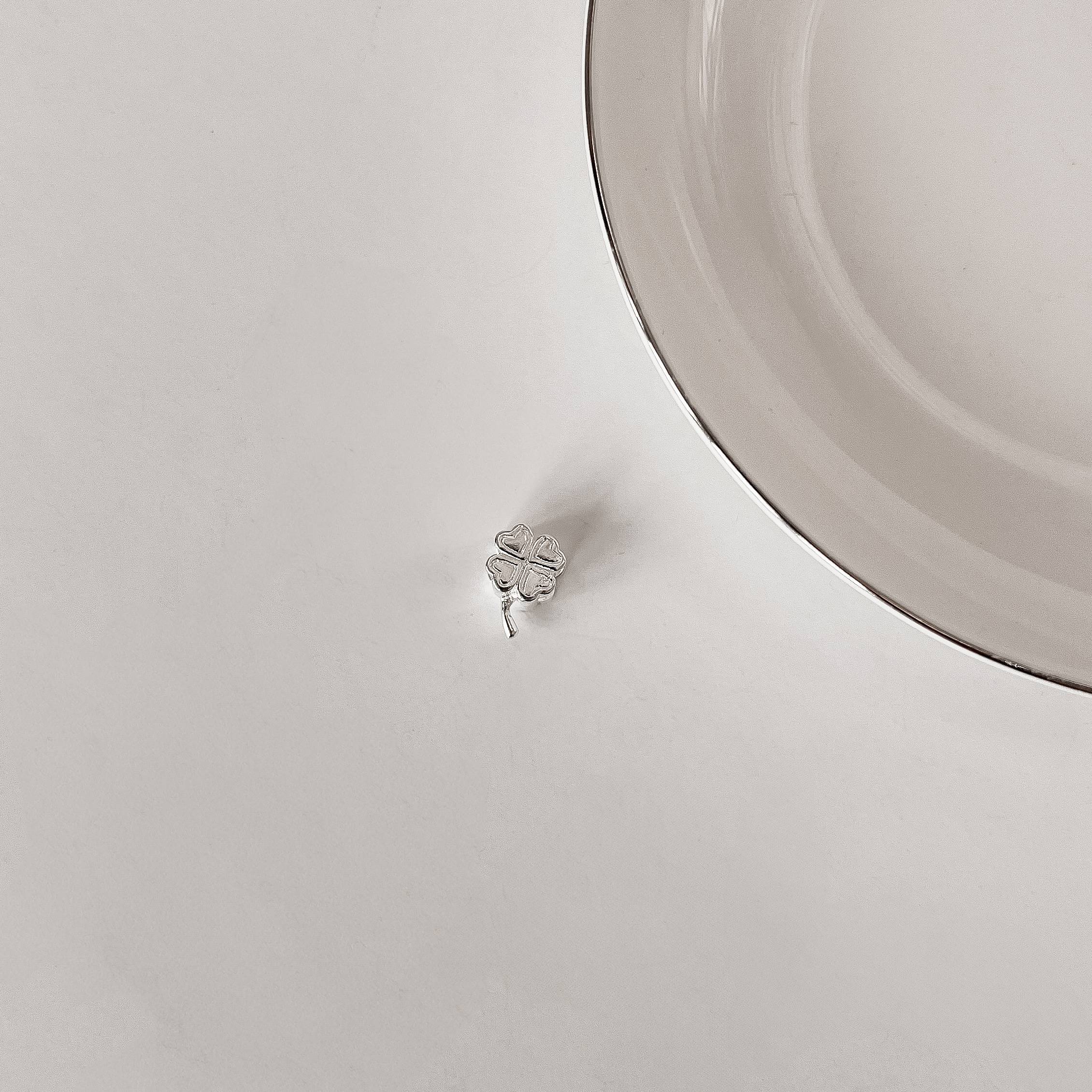 Berloque separador trevo 12mm