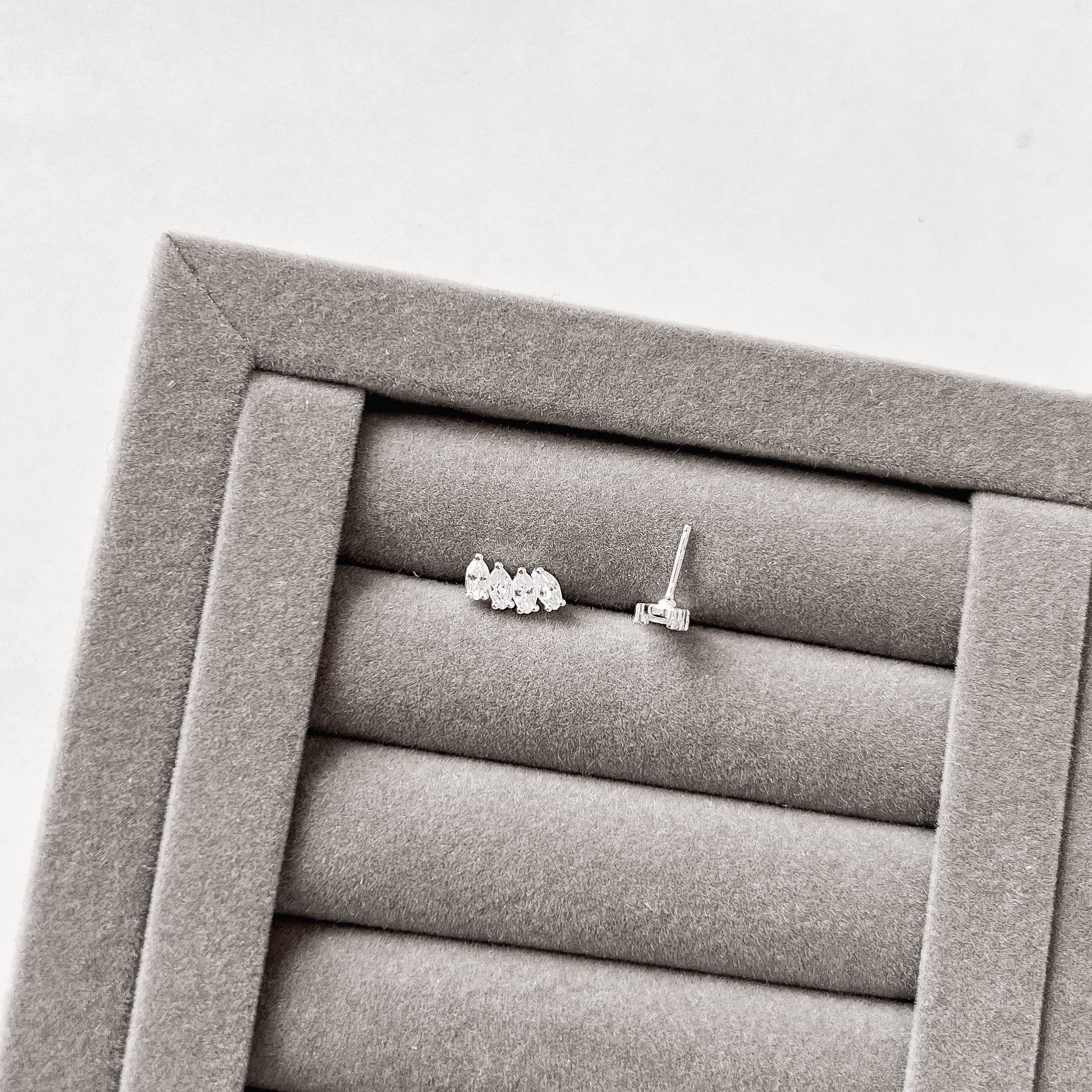 Imagem Brinco zircônias navete 11mm