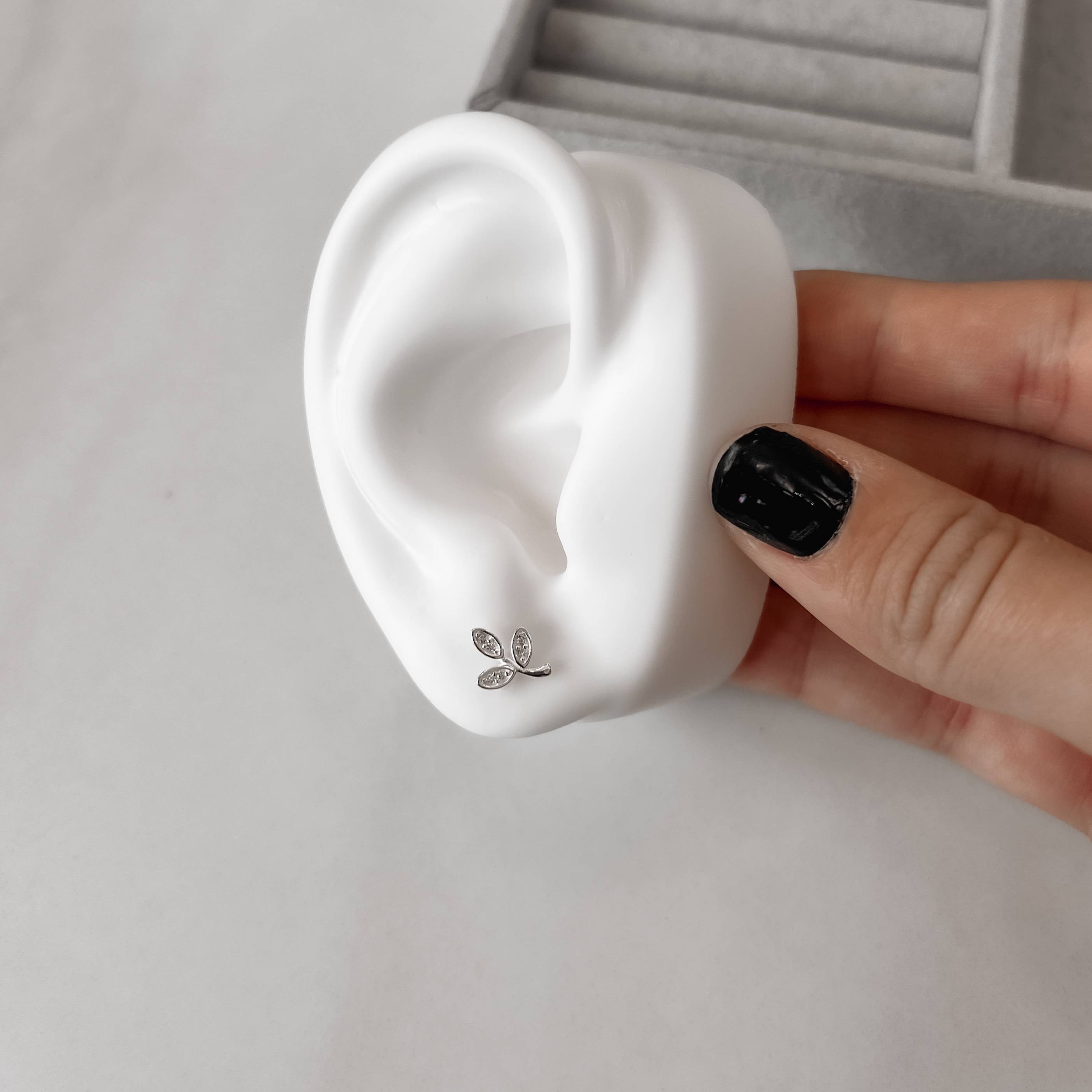 Imagem Brinco hera cravejada 10mm