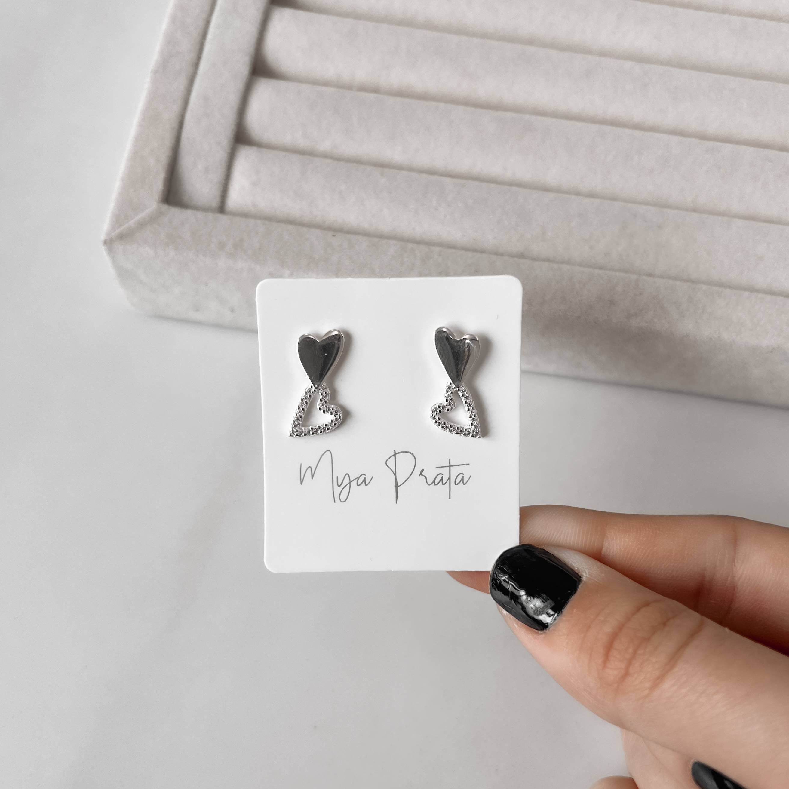 Imagem Brinco 2 corações alongados liso e cravejado 19mm