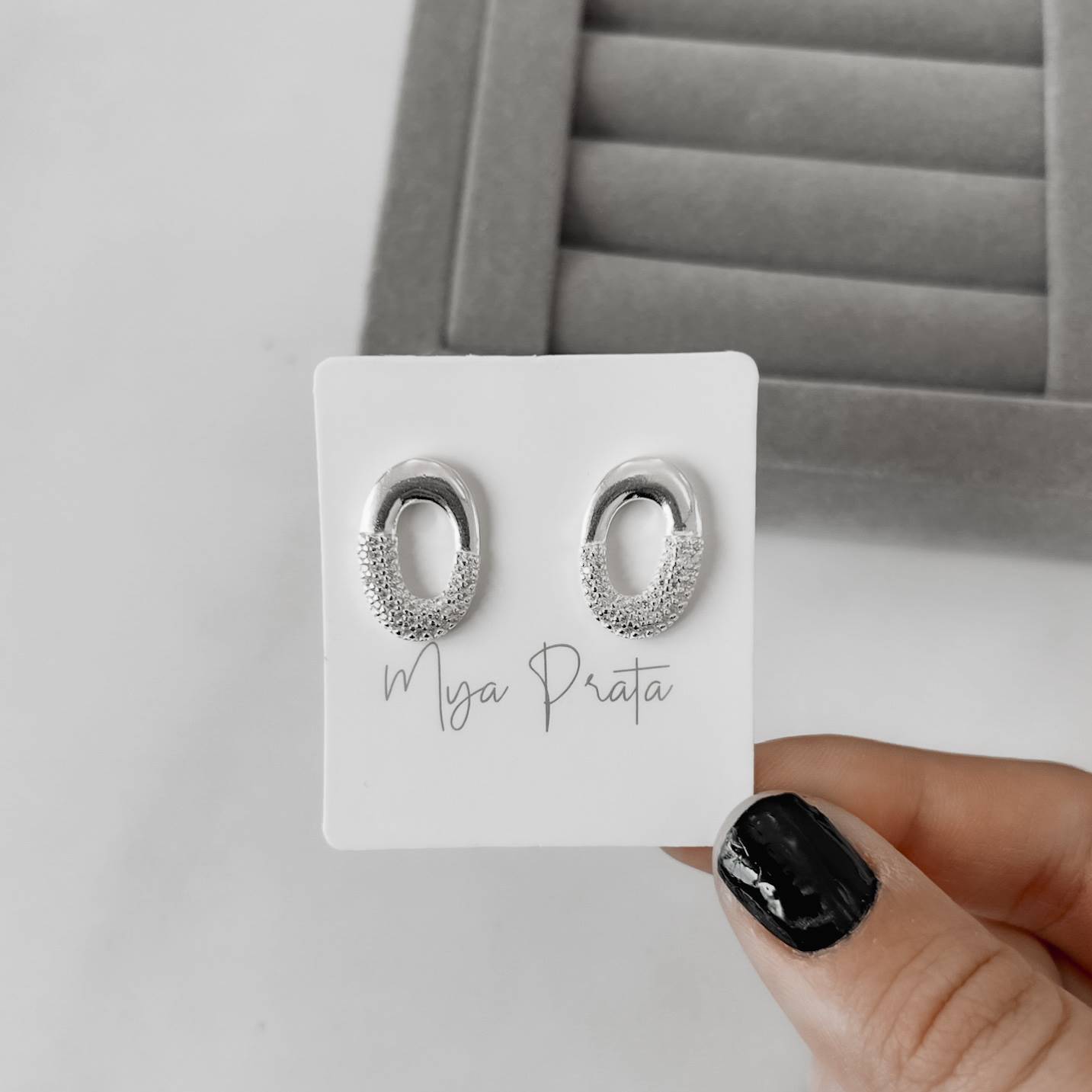 Imagem Secundária Brinco elo oval metade cravejado 17mm