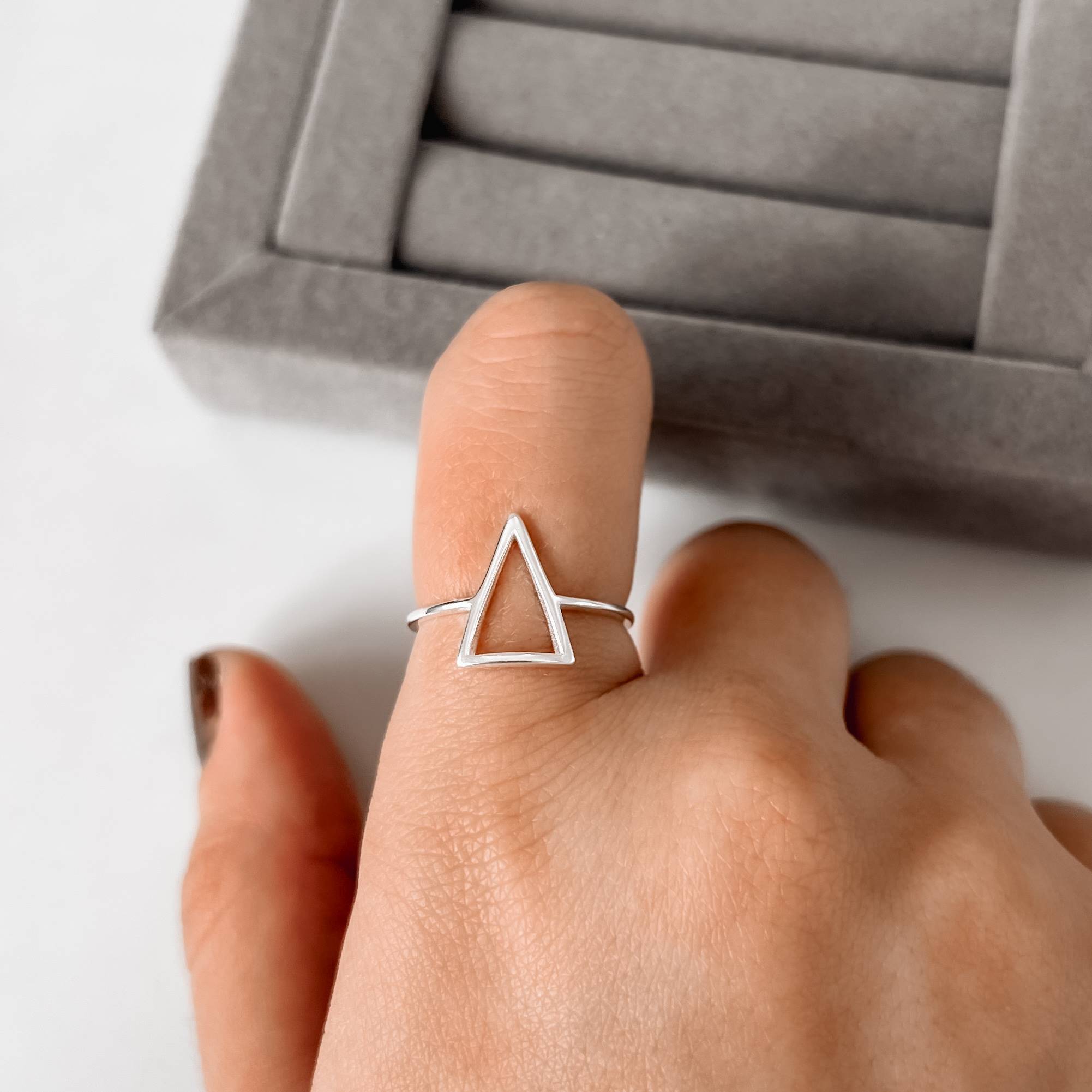 Imagem Secundária Anel triângulo vazado 13mm