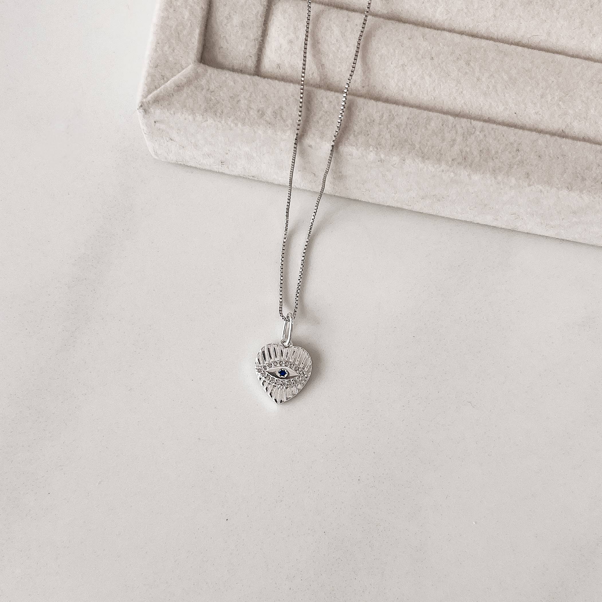 Imagem Colar pingente coração detalhe olho cravejado 12mm 45cm