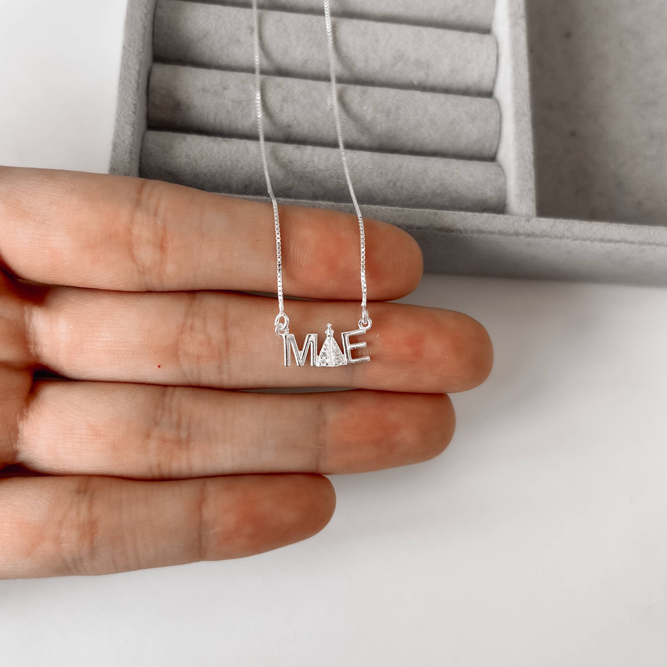 Imagem Secundária Colar entremeio Nsa. Sra. Aparecida cravejada escrito mãe 16mm v12 45cm