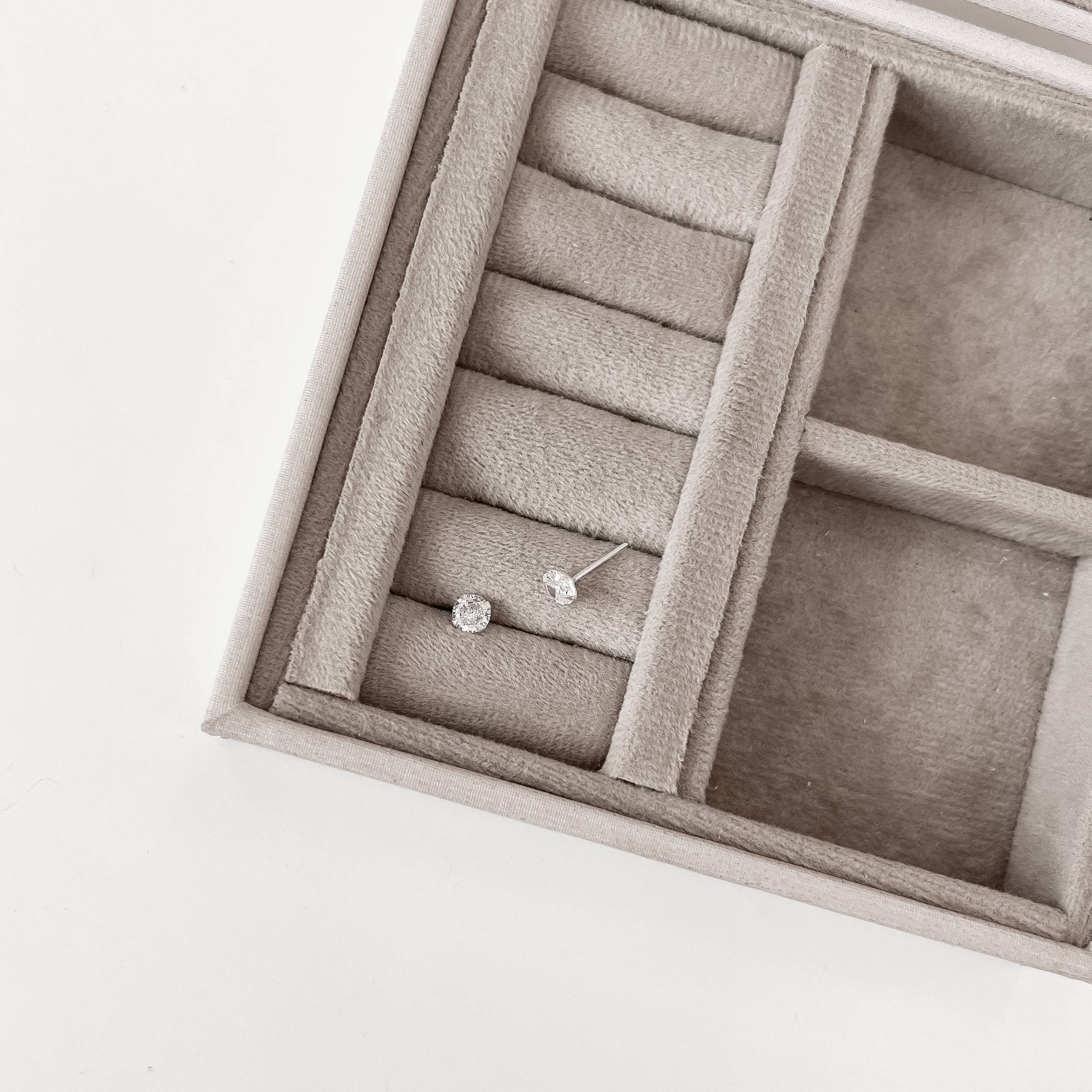 Imagem Brinco zircônia redonda cristal 5mm