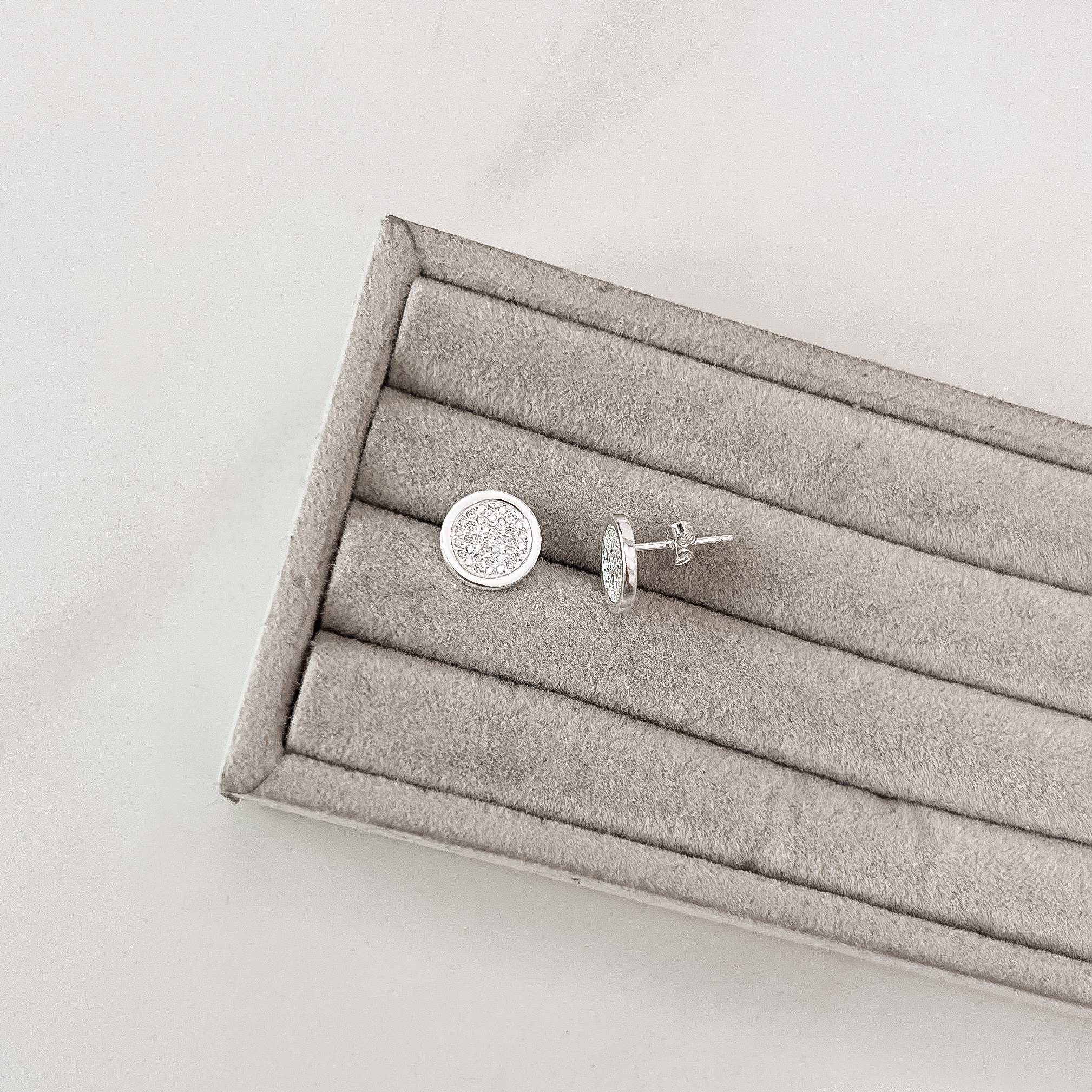 Imagem Brinco circulo com meio cravejado 10mm