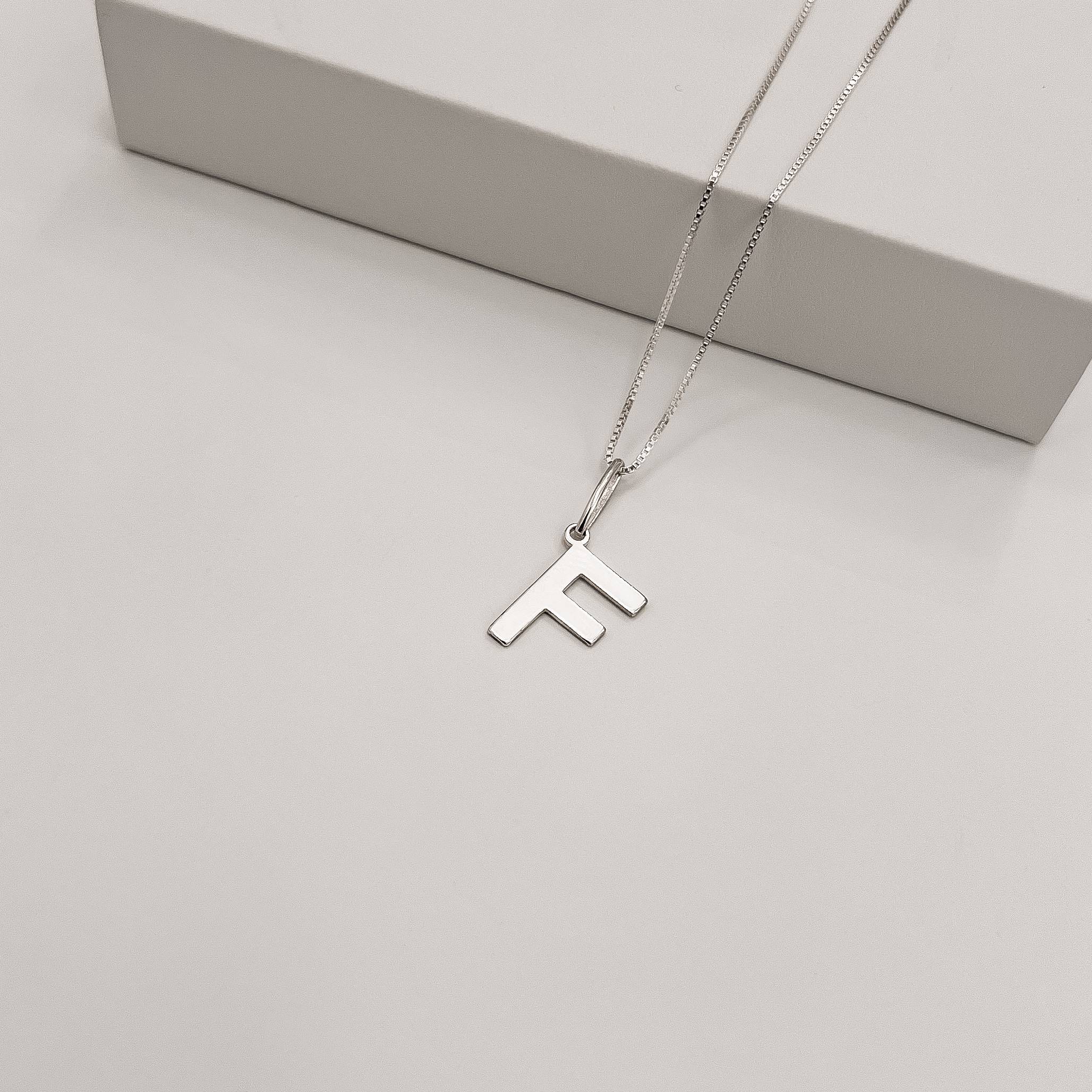 Colar pingente letra F 45cm