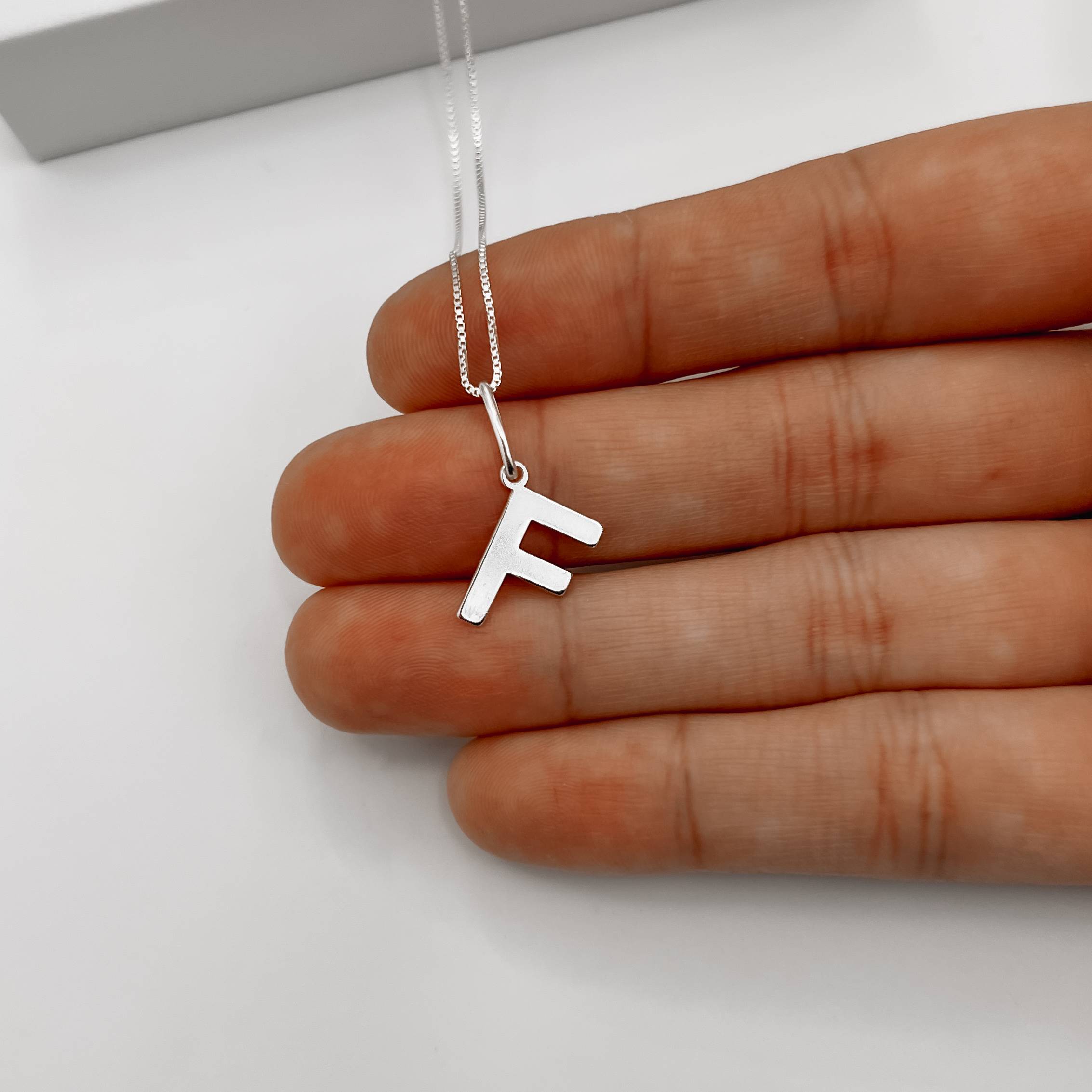 Imagem Secundária Colar pingente letra F 45cm