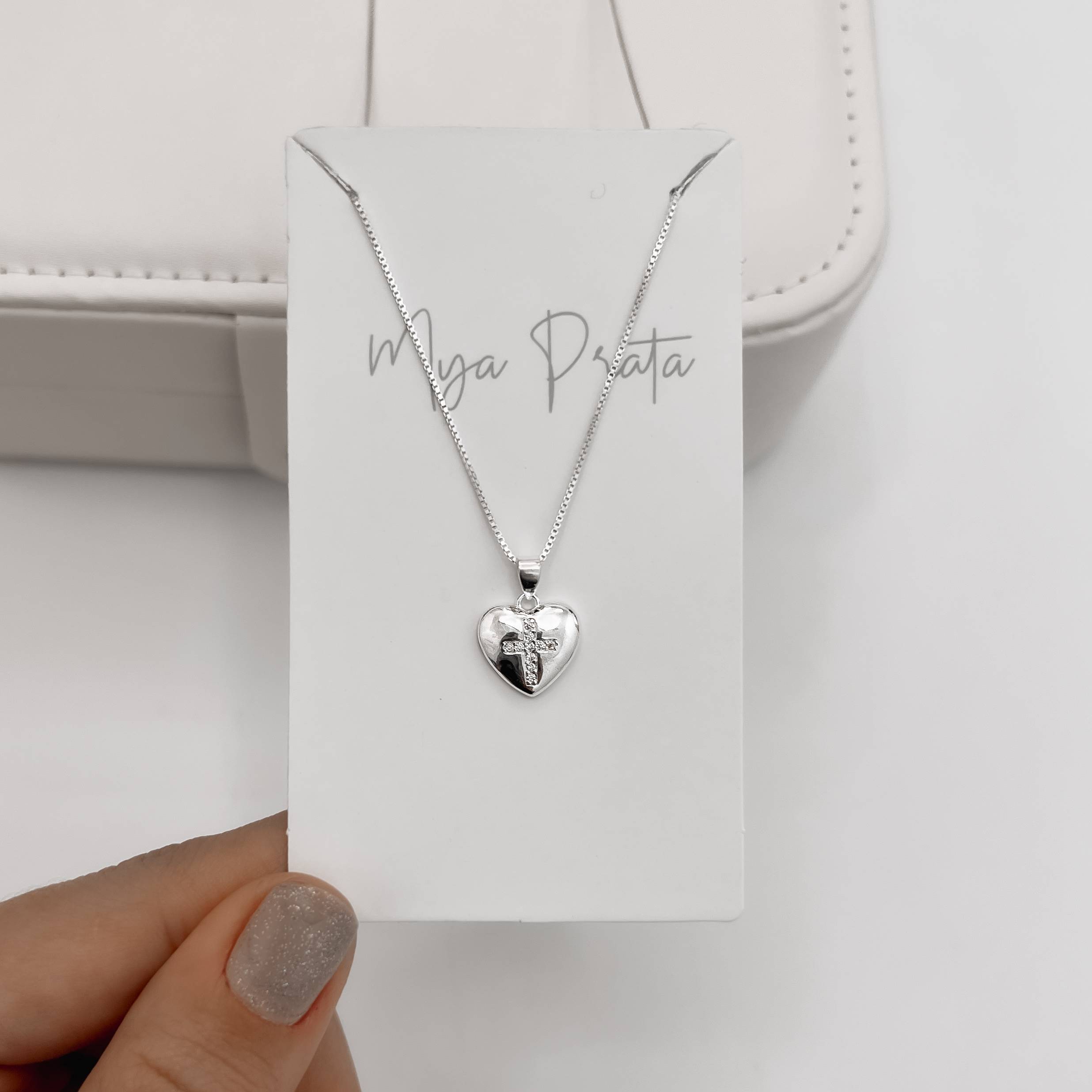 Imagem Colar pingente coração com cruz cravejada 11mm 45cm