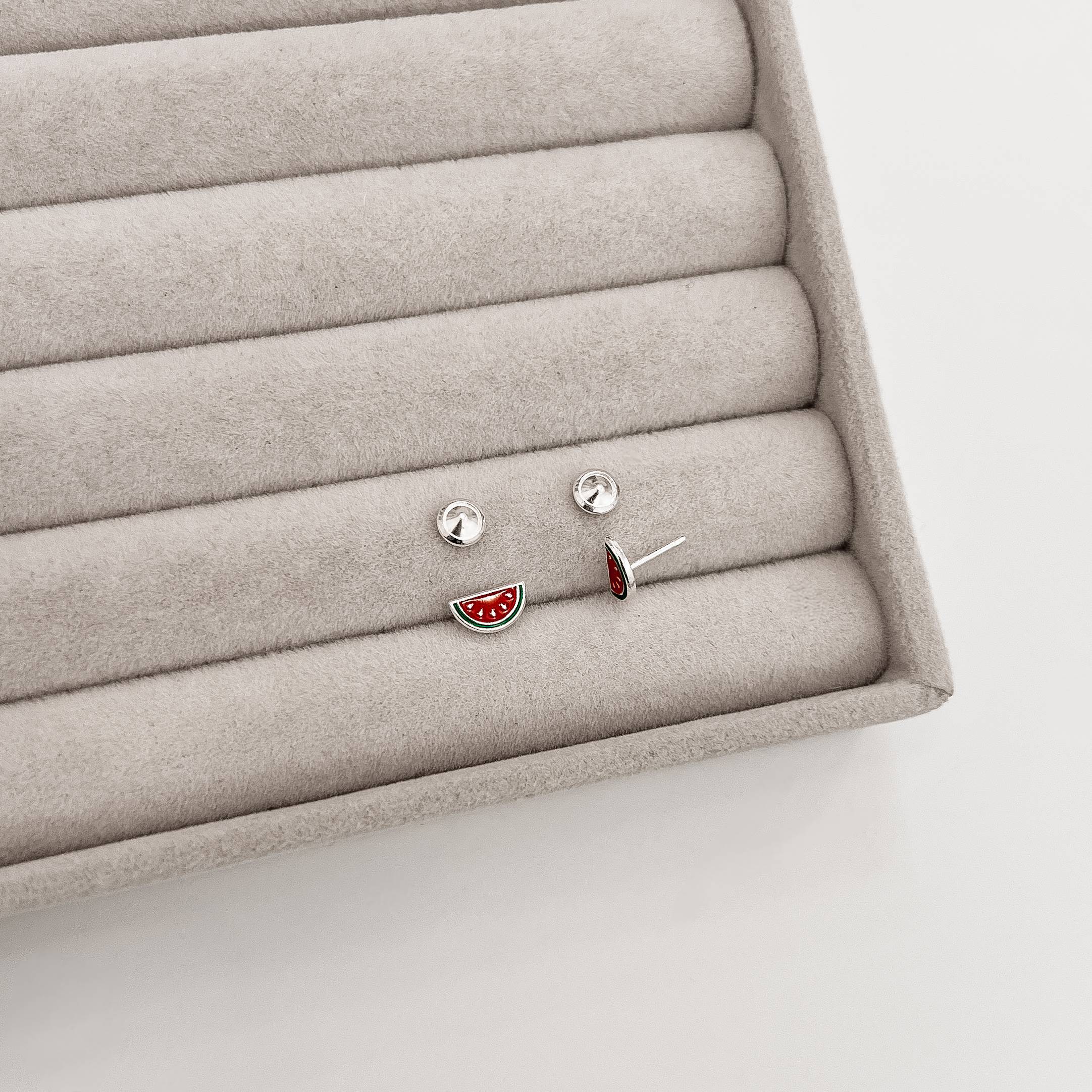 Brinco infantil melancia resina 8mm tarraxa baby