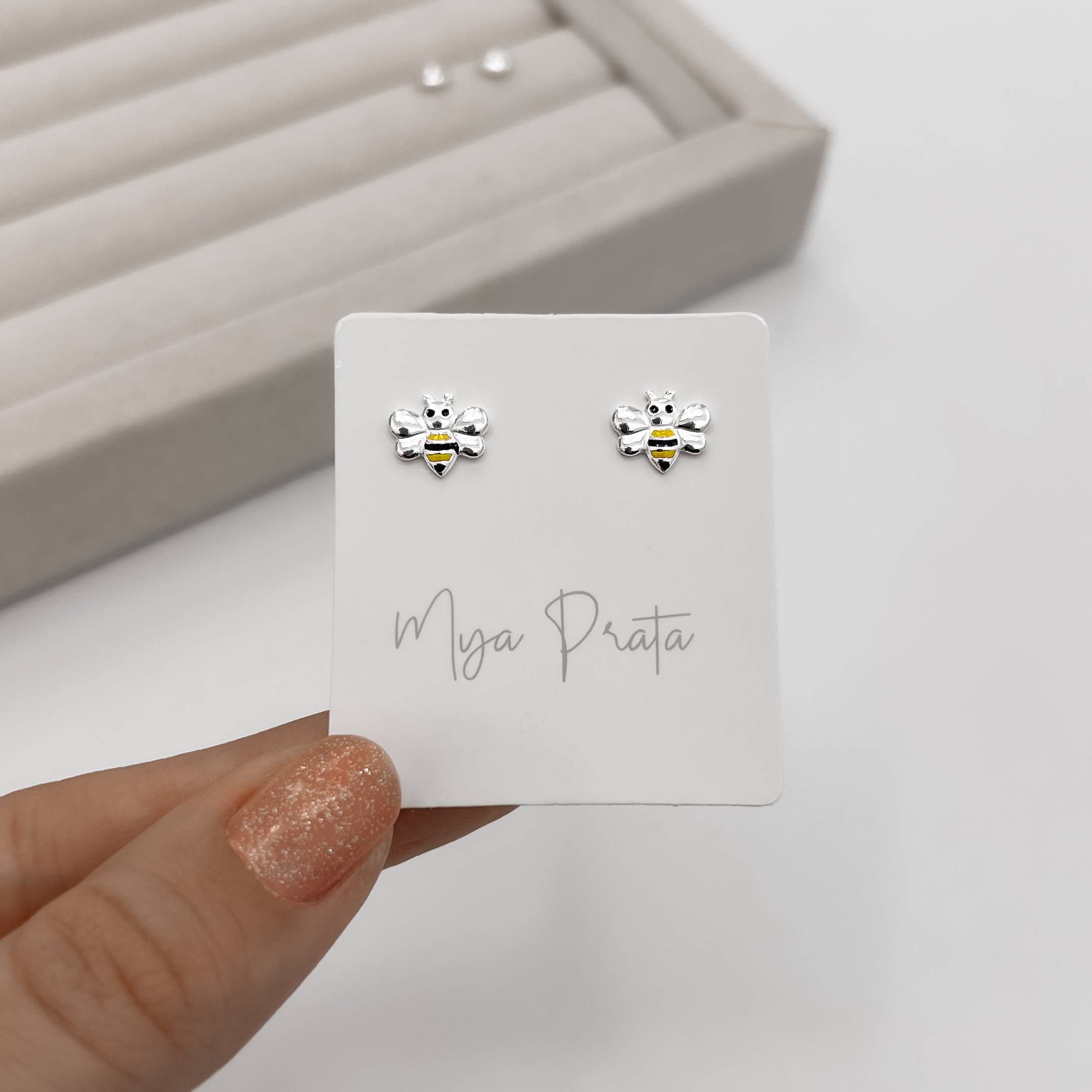 Imagem Brinco infantil abelha resina 9mm tarraxa baby