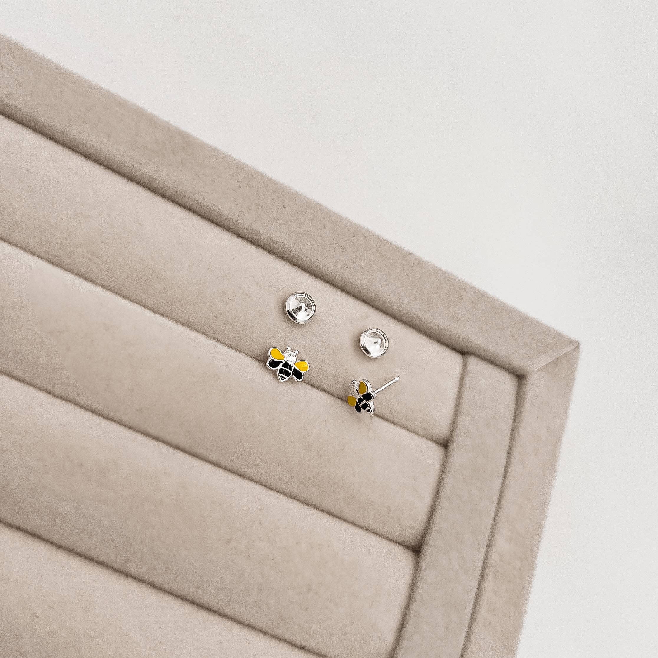 Imagem Secundária Brinco infantil abelha resina 7mm tarraxa baby