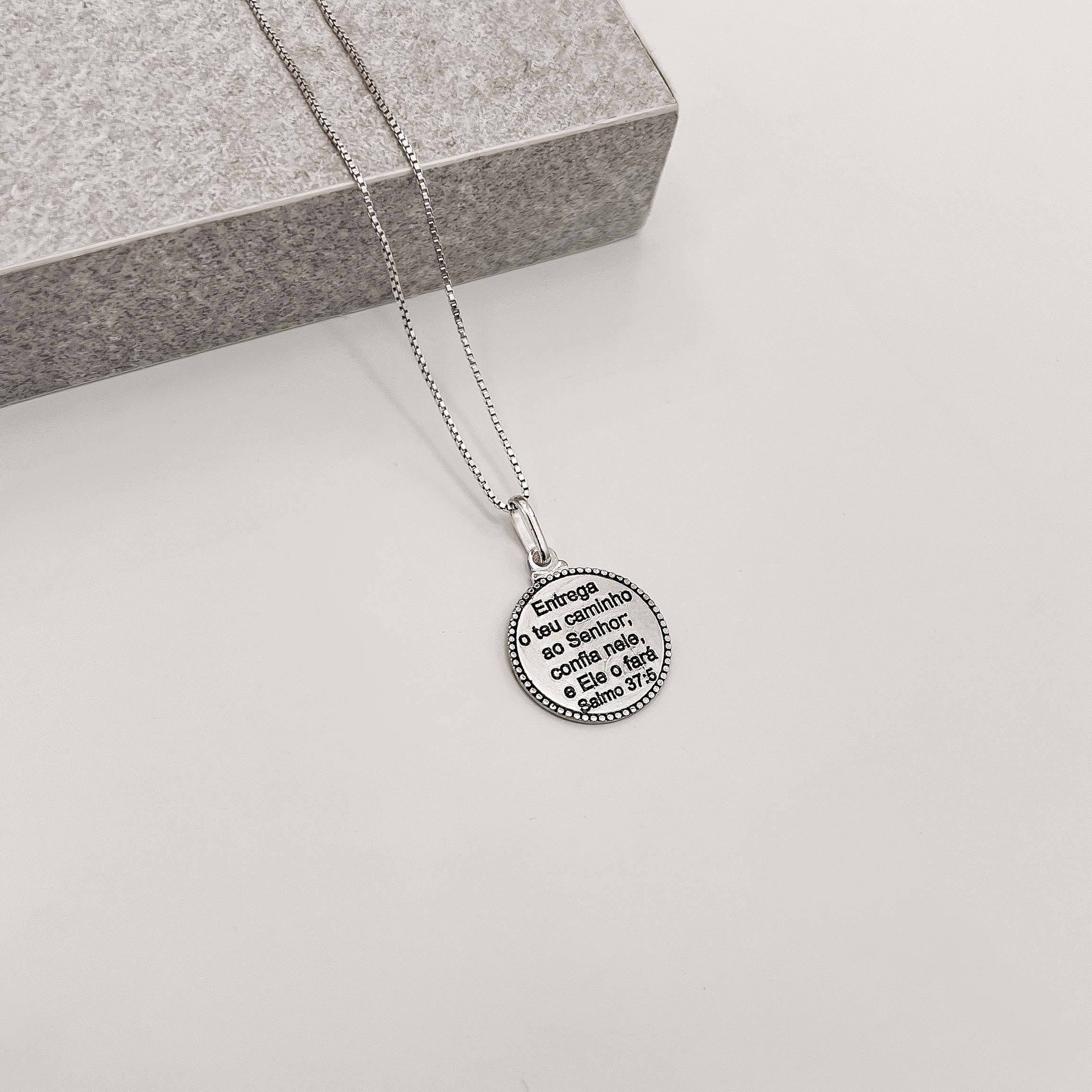 Imagem Secundária Colar pingente medalha Salmo 37:5 envelhecido 15mm 45cm