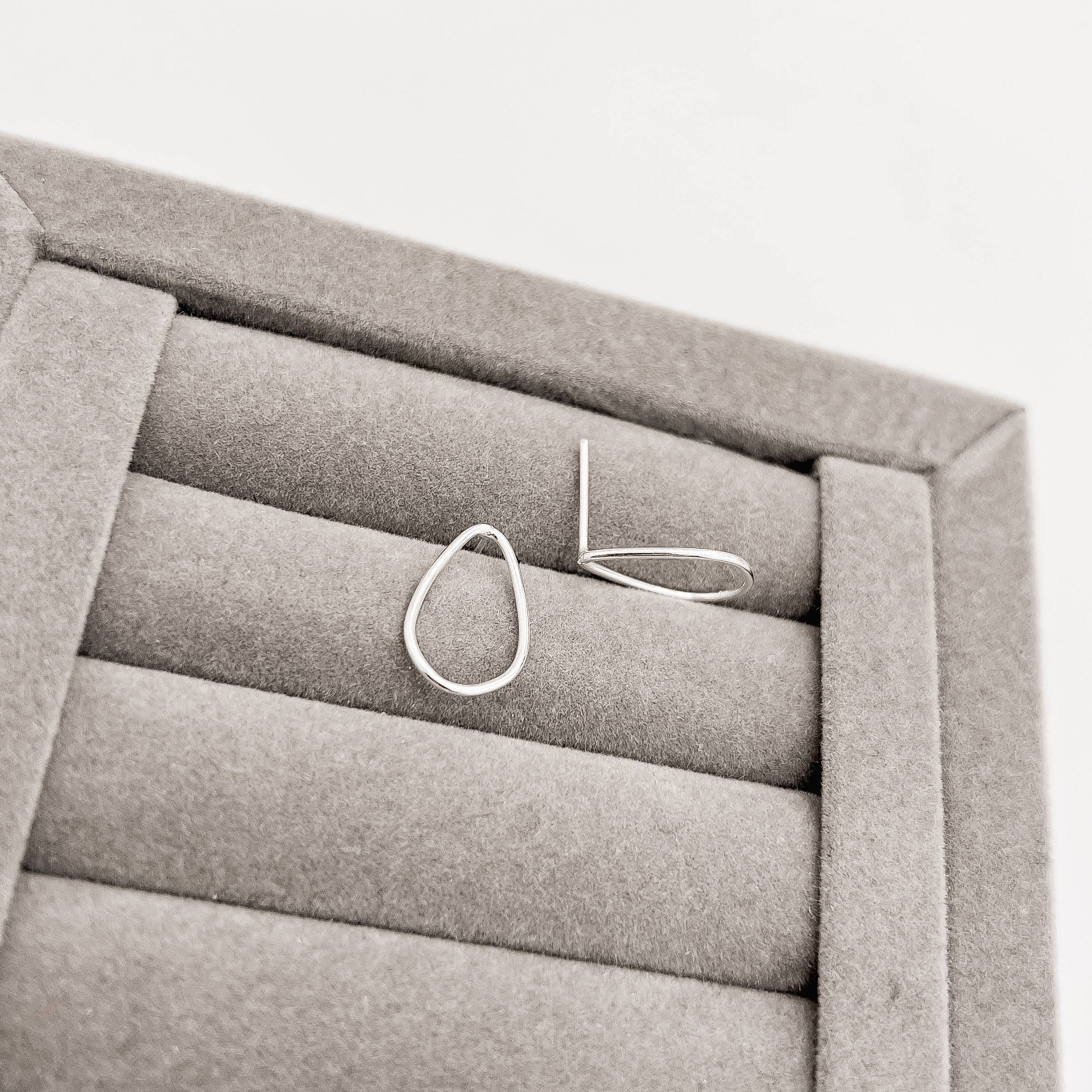 Imagem Brinco gota vazada 17mm