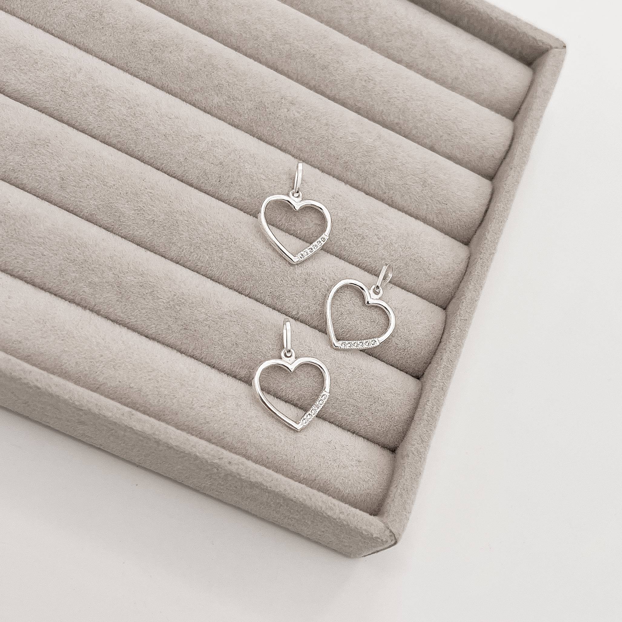 Pingente coração vazado detalhe cravejado 16mm