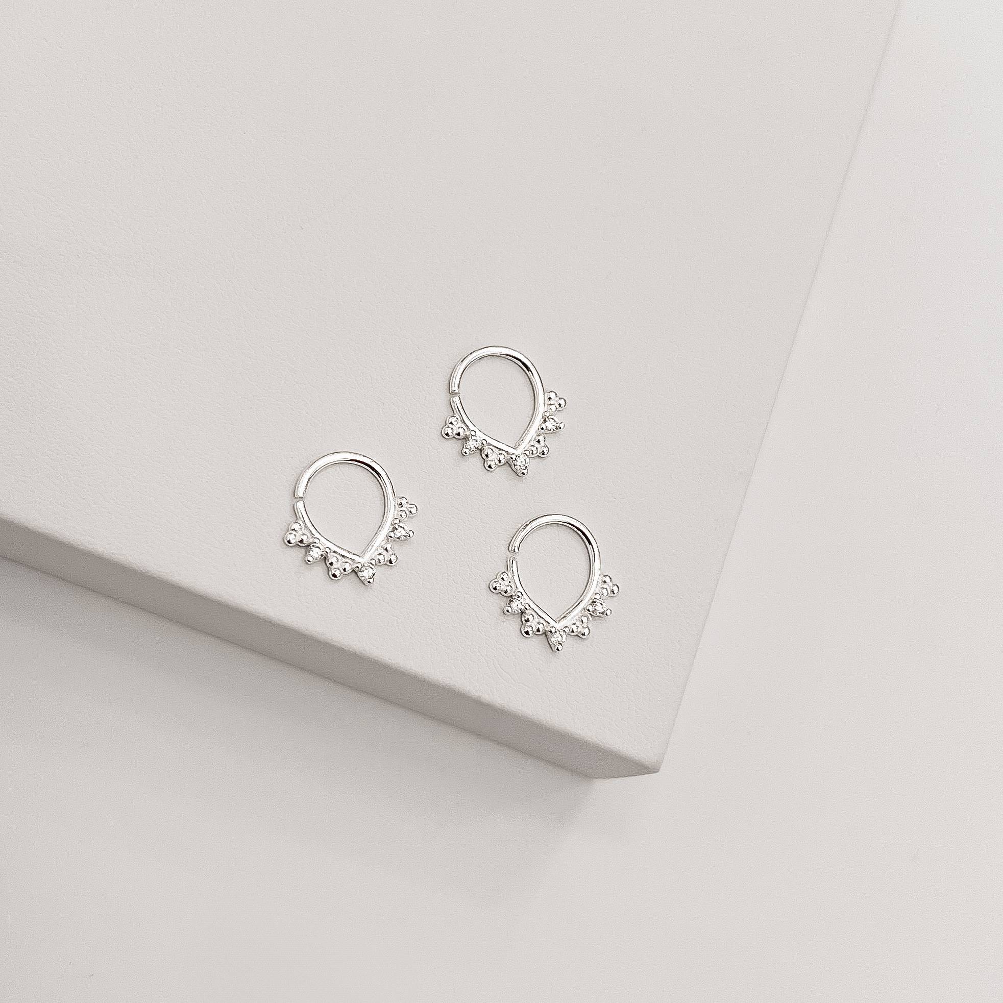 Piercing argola gota rendada com zircônias 9mm