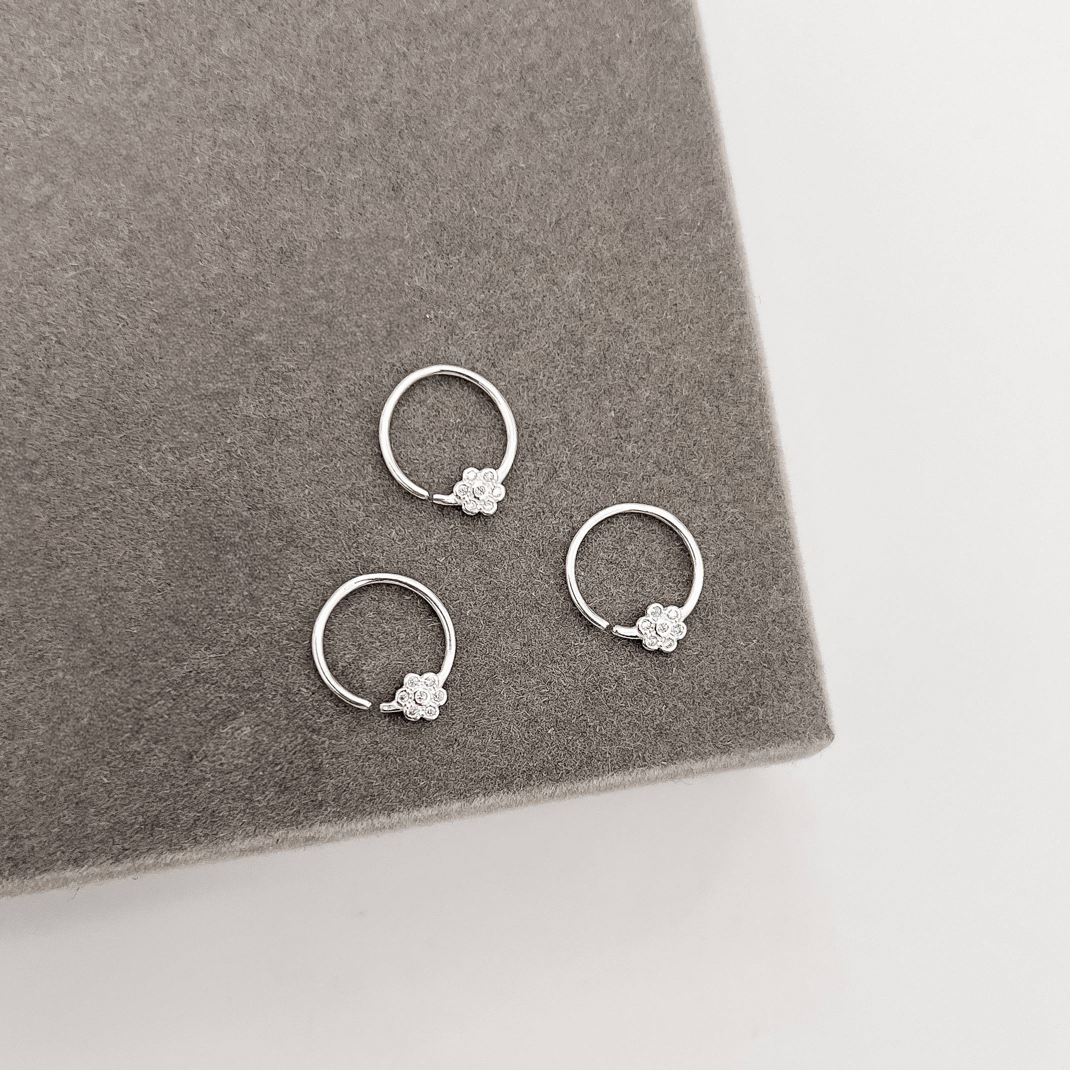 Piercing argola com flor cravejada 11mm