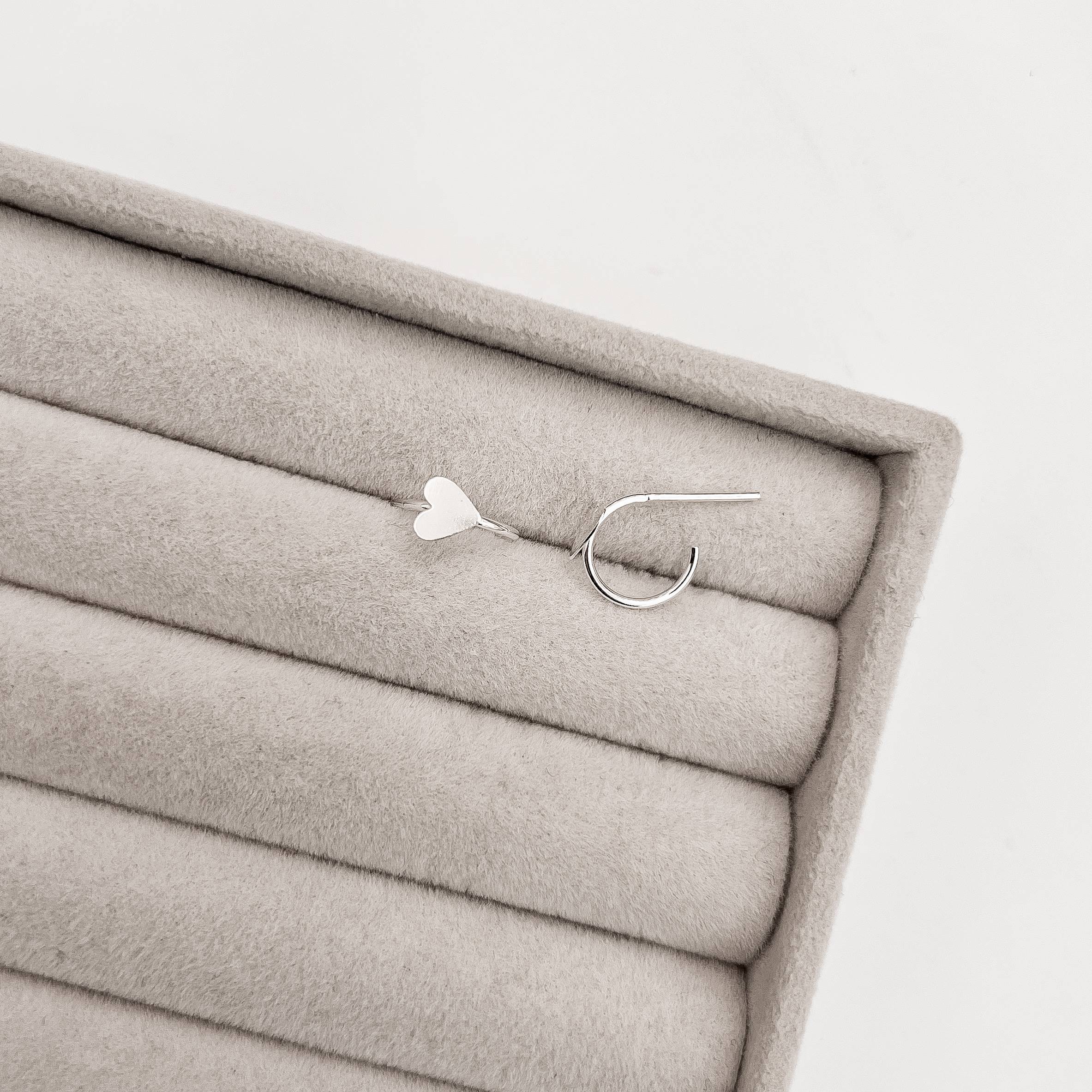 Imagem Secundária Argola detalhe coração 11mm tarraxa