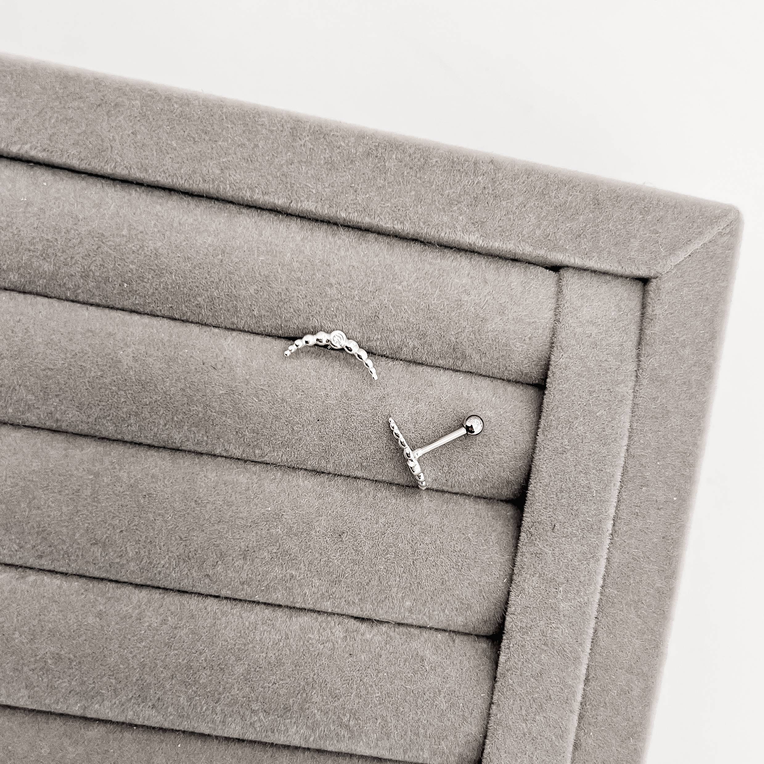 Piercing haste cluster bolinhas detalhe zircônia 12mm