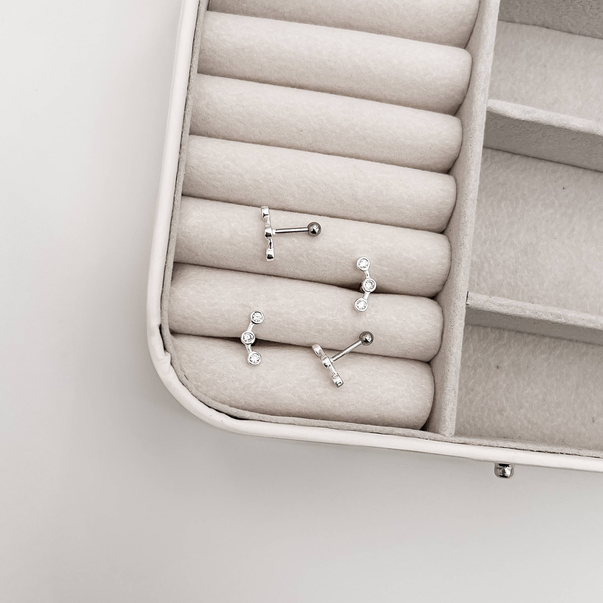 Piercing haste cluster 3 zircônias 11mm