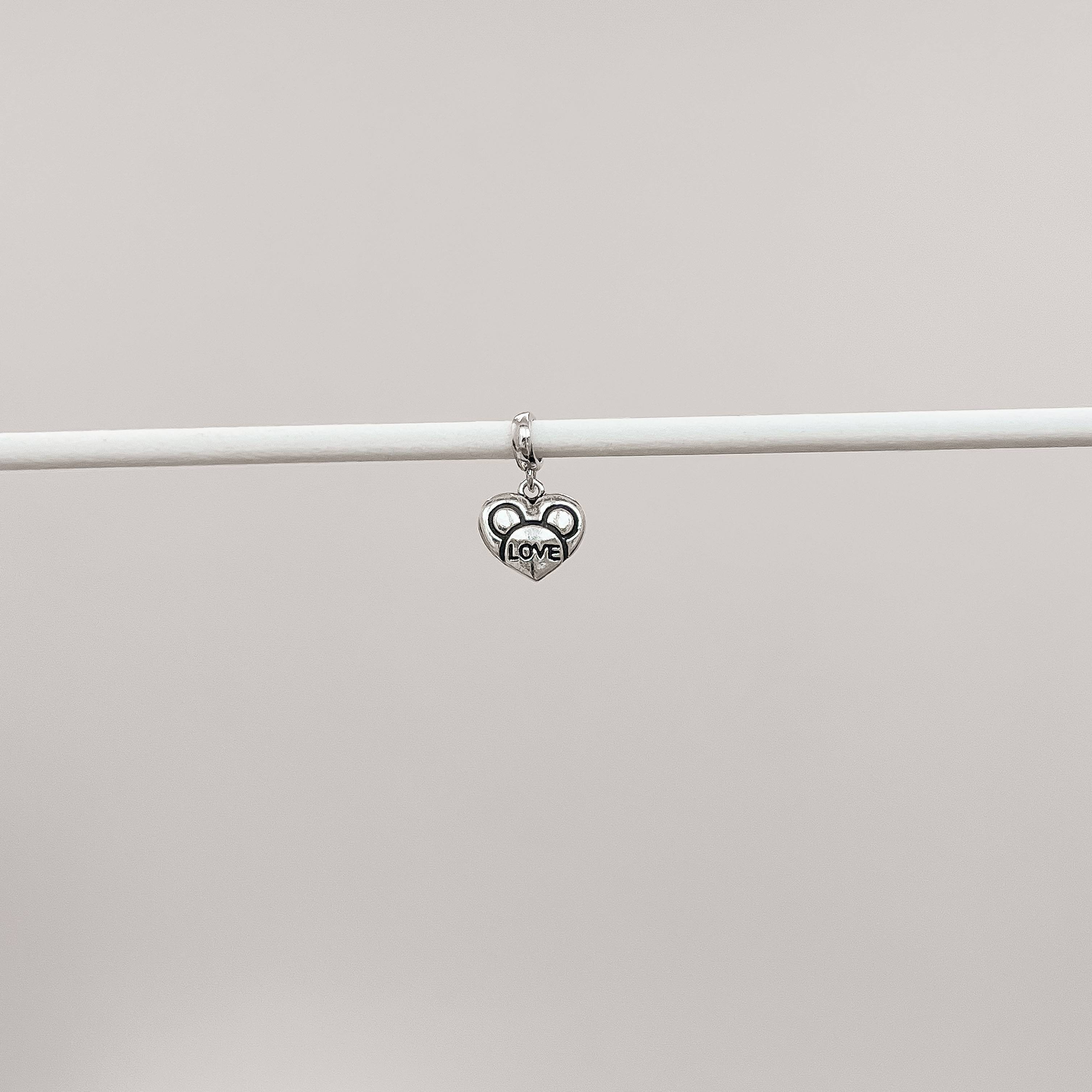 Berloque pingente coração Mickey escrito love envelhecido 11mm