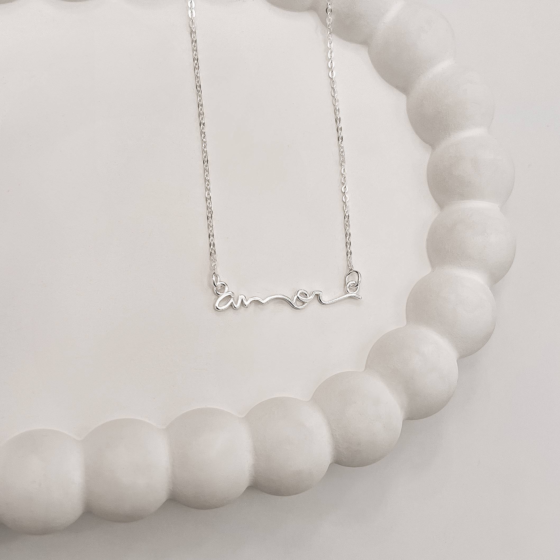 Colar escrito amor 28mm corrente cadeadinho 40+5cm