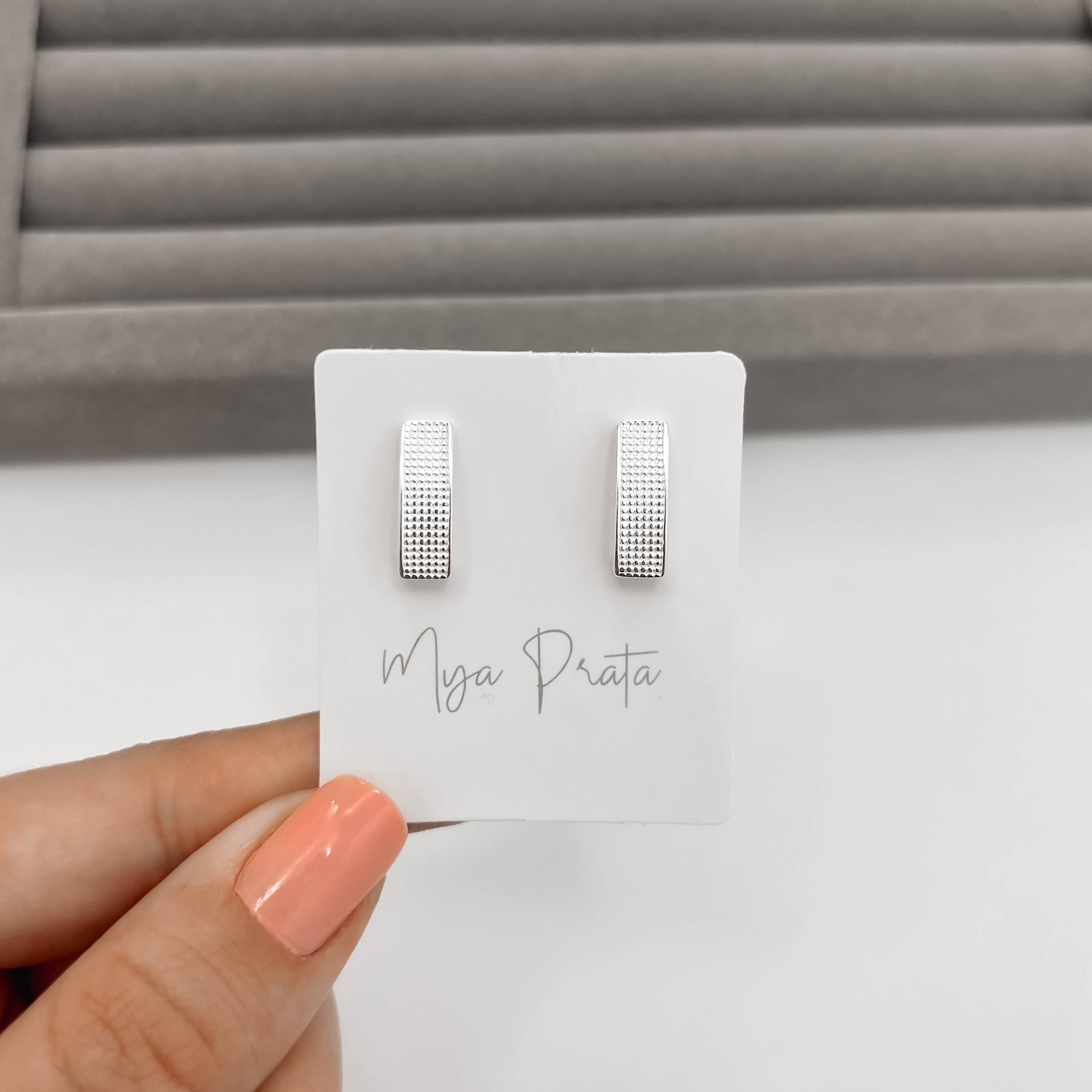 Imagem Brinco retângulo desenhado 15mm