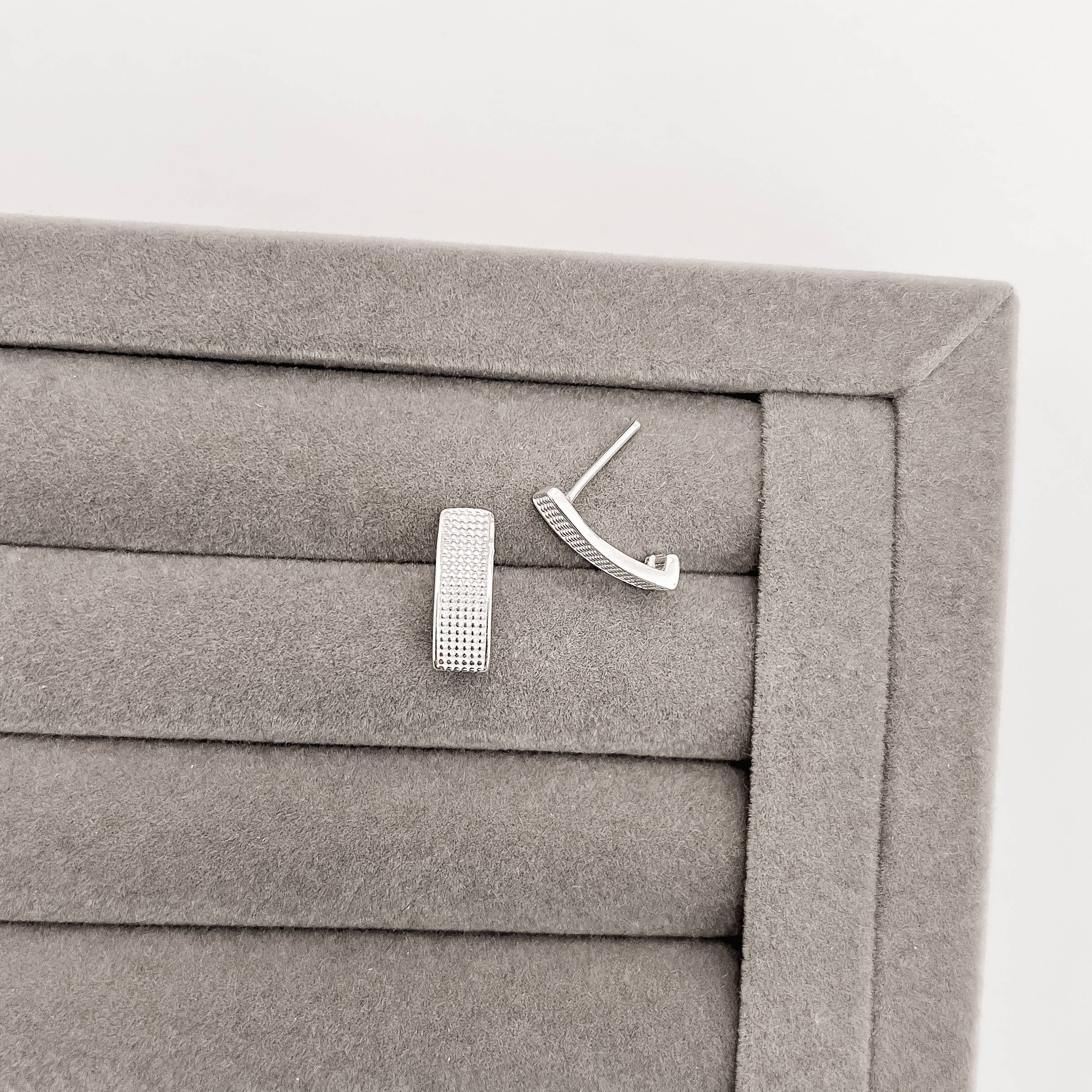 Imagem Secundária Brinco retângulo desenhado 15mm