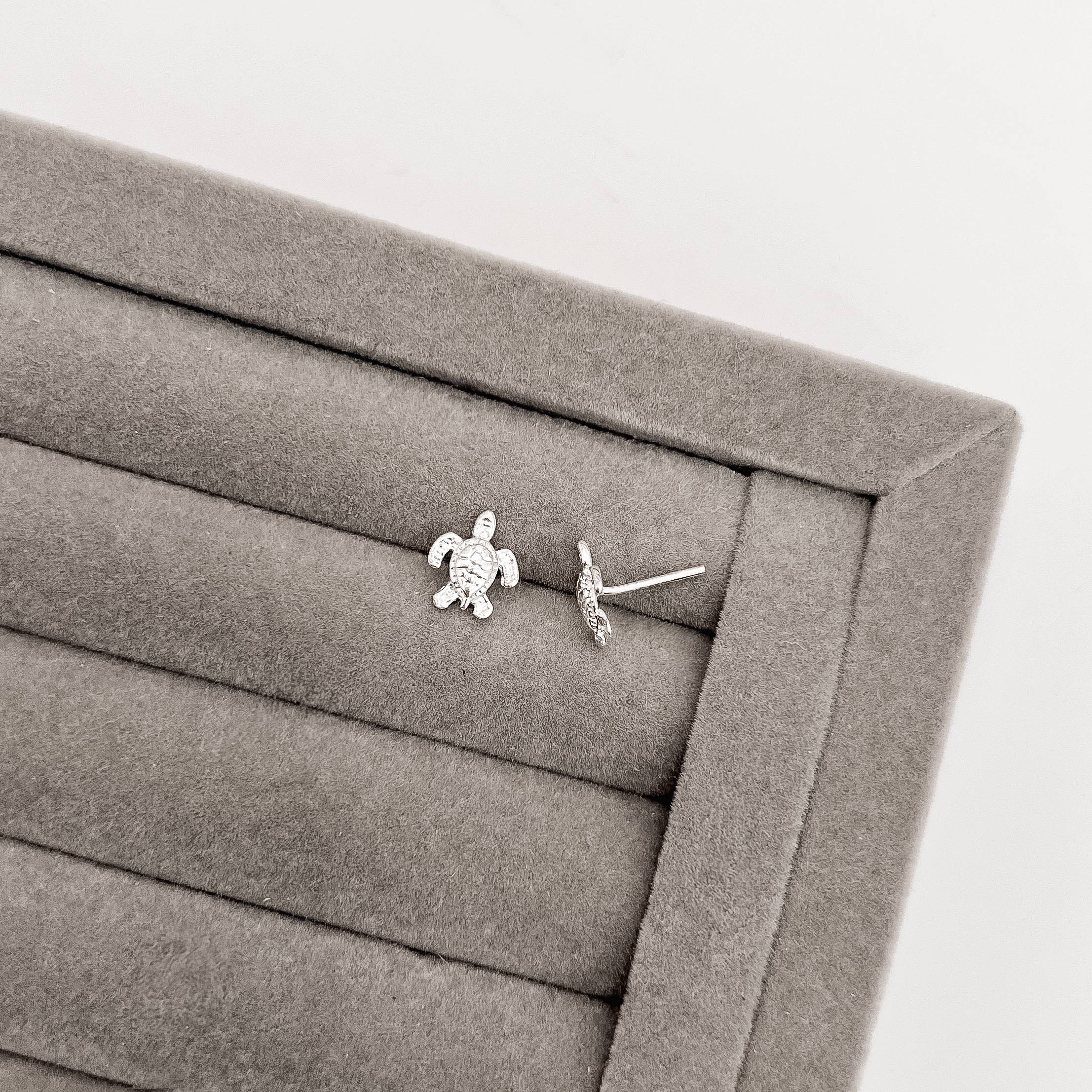 Imagem Brinco tartaruga desenhada 10mm