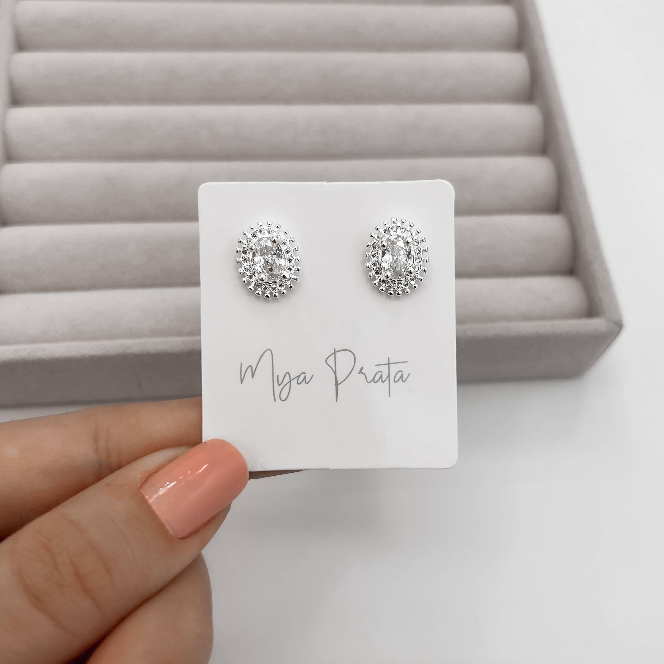 Brinco zircônia oval com cravejado 12mm