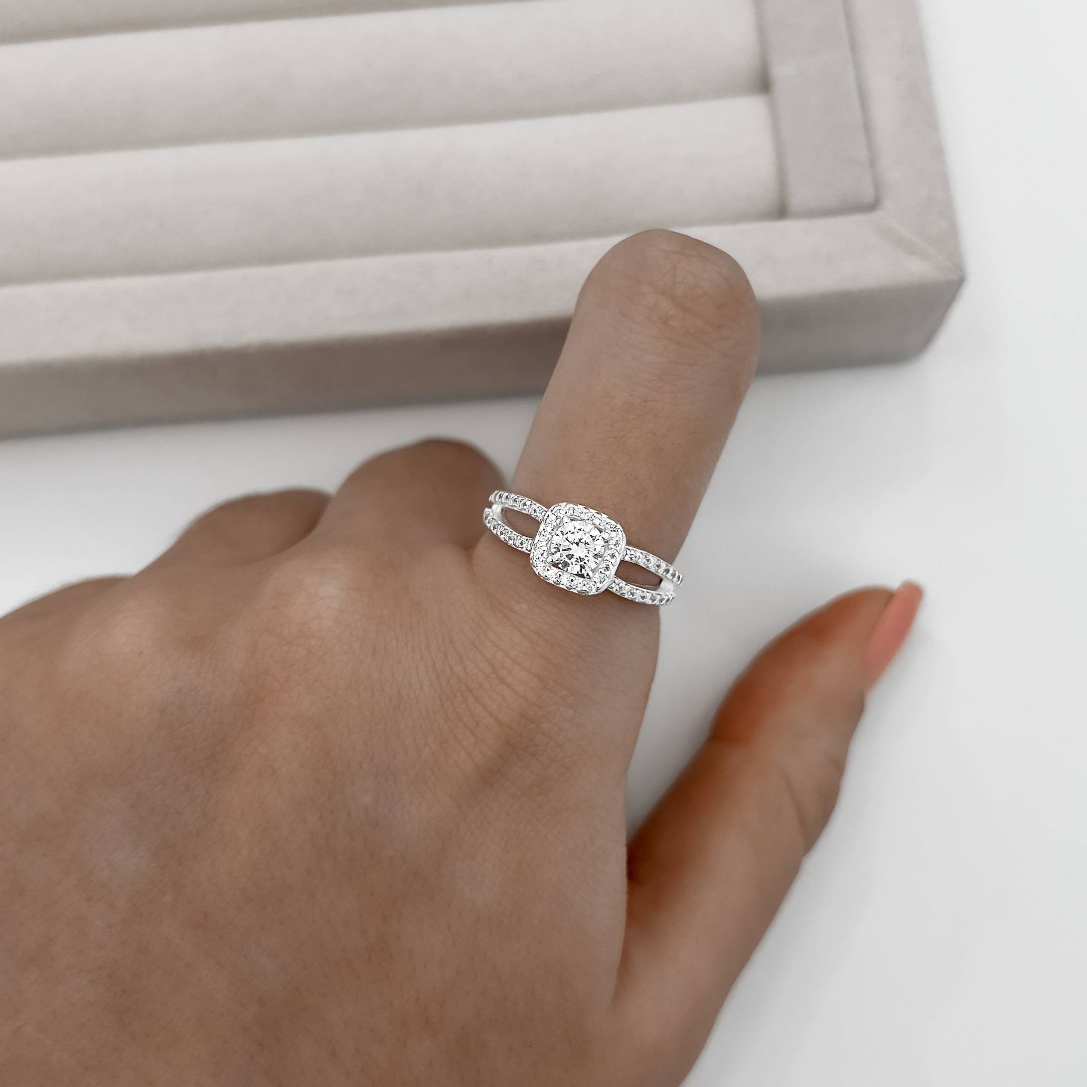 Imagem Secundária Anel zircônia redonda com fio duplo cravejado